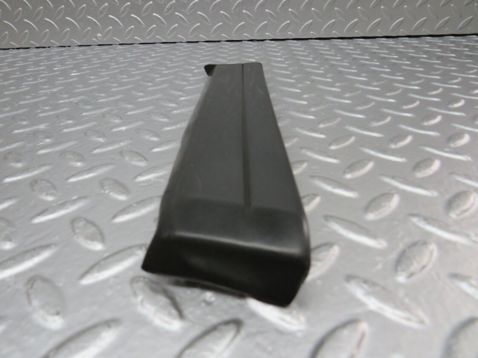 33994 Mercedes-Benz W124 260E Front Right Fender Wing Lower Moulding Trim