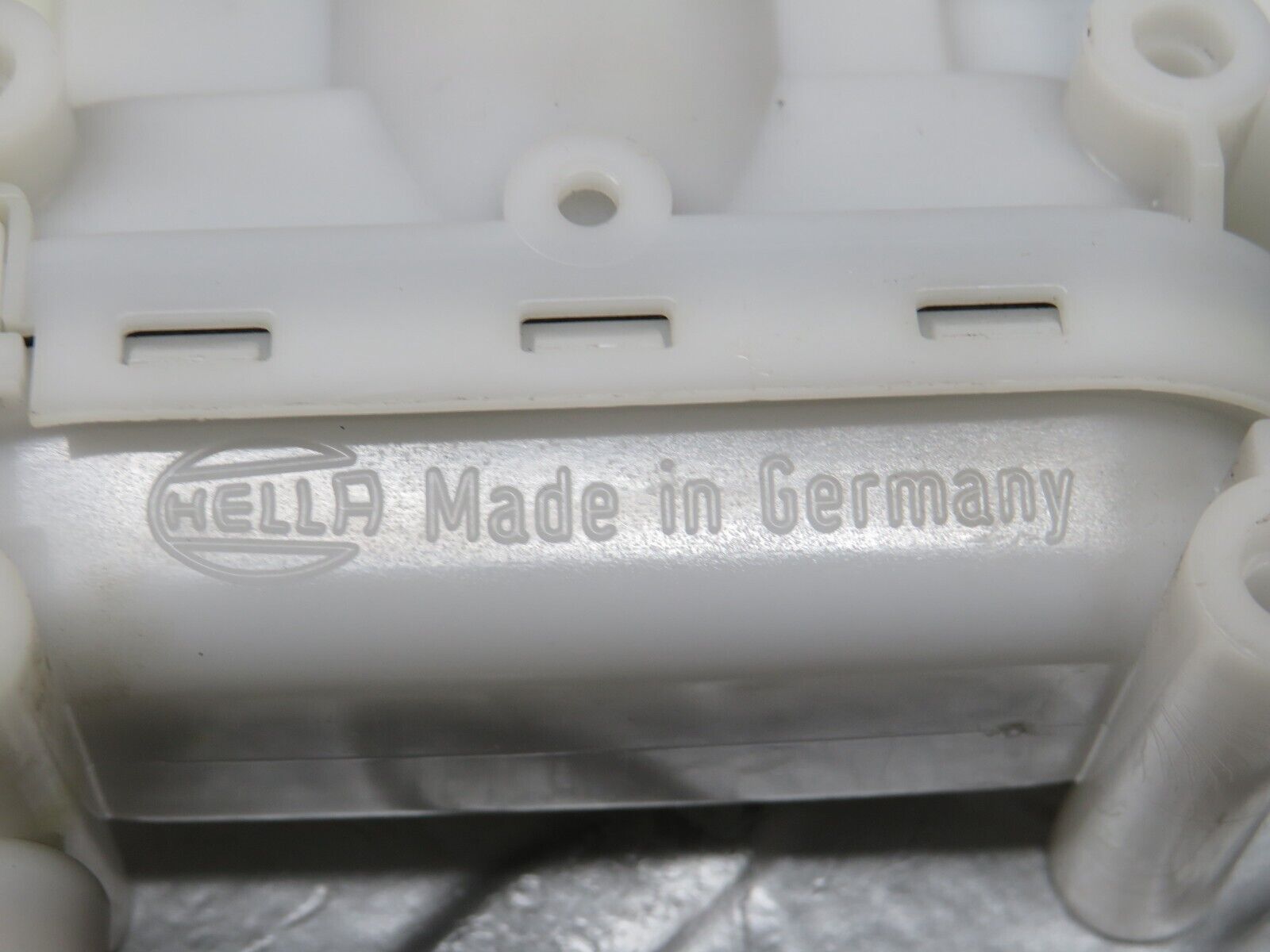 31395 Mercedes-Benz S124 220TE Door Lock Vacuum Actuator Hella Front Right