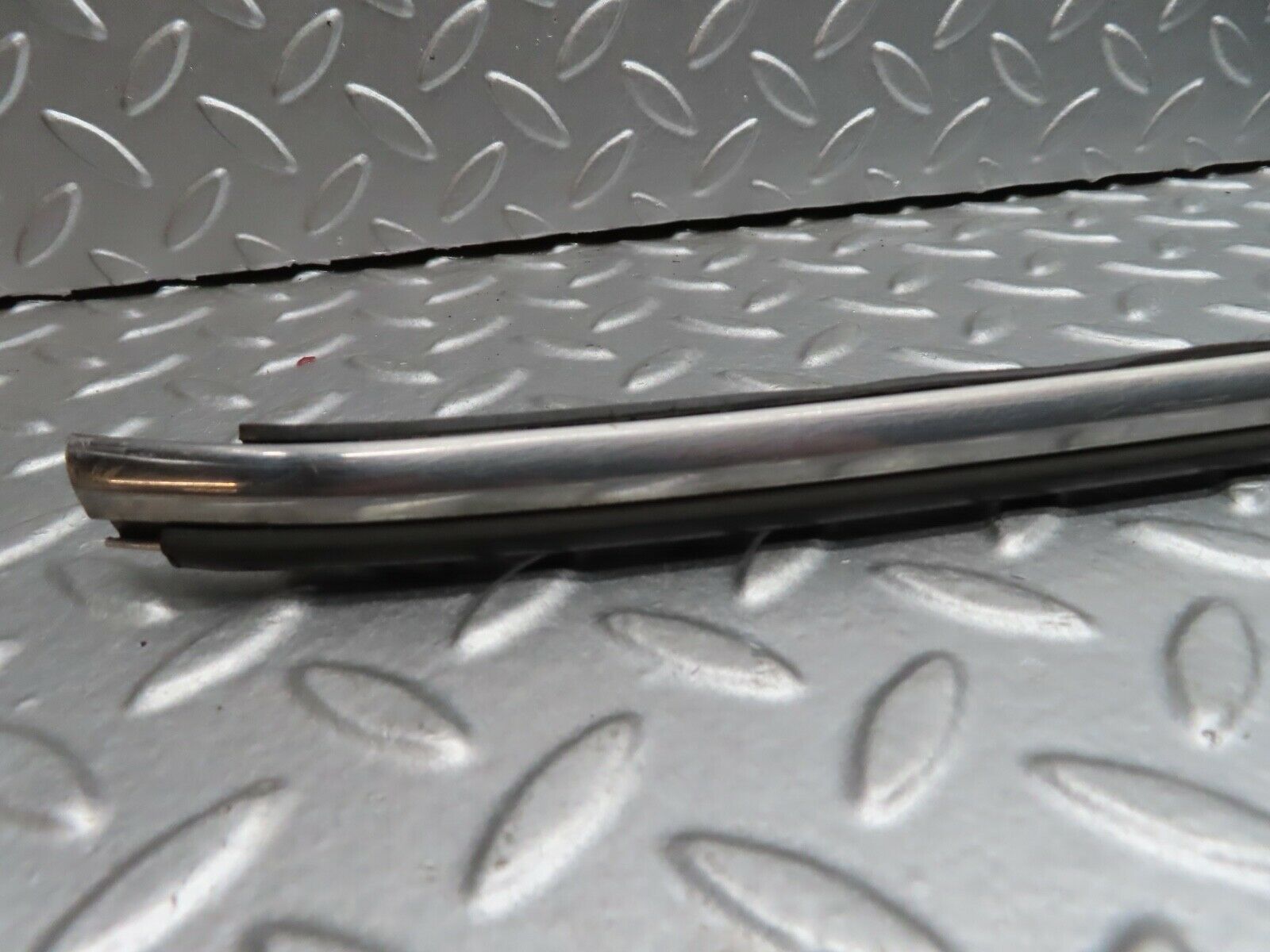 20961 Mercedes-Benz W114 250CE Coupe Rear Right Fender Wing Centre Moulding Trim