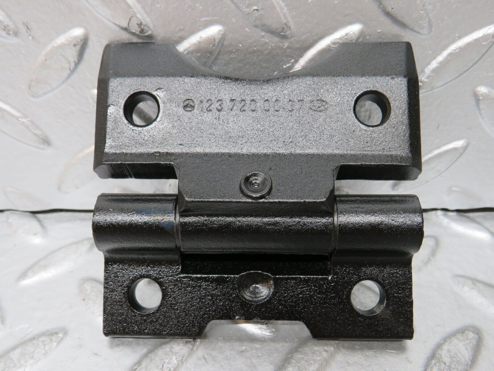 26867 Mercedes-Benz W123 240D Door Hinge Pair 1237200037