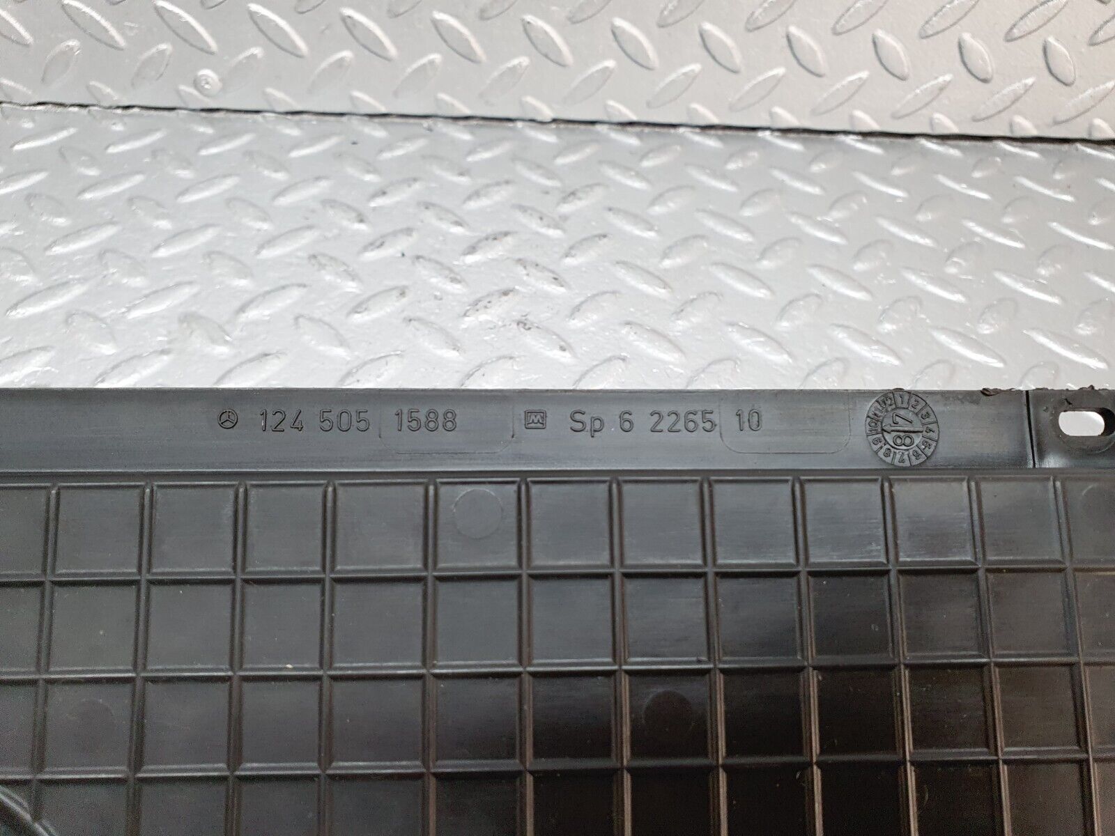 41549 Mercedes-Benz W124 200E Radiator Fan Shroud Cover 1245051588