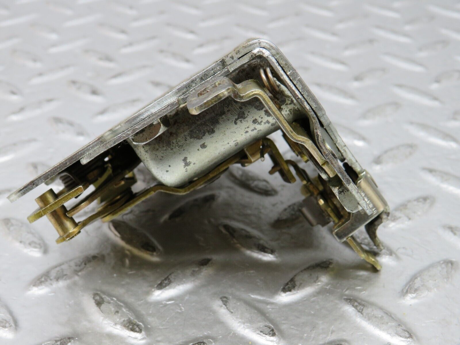 27014 Mercedes-Benz W123 240D Rear Right Door Lock Mechanism