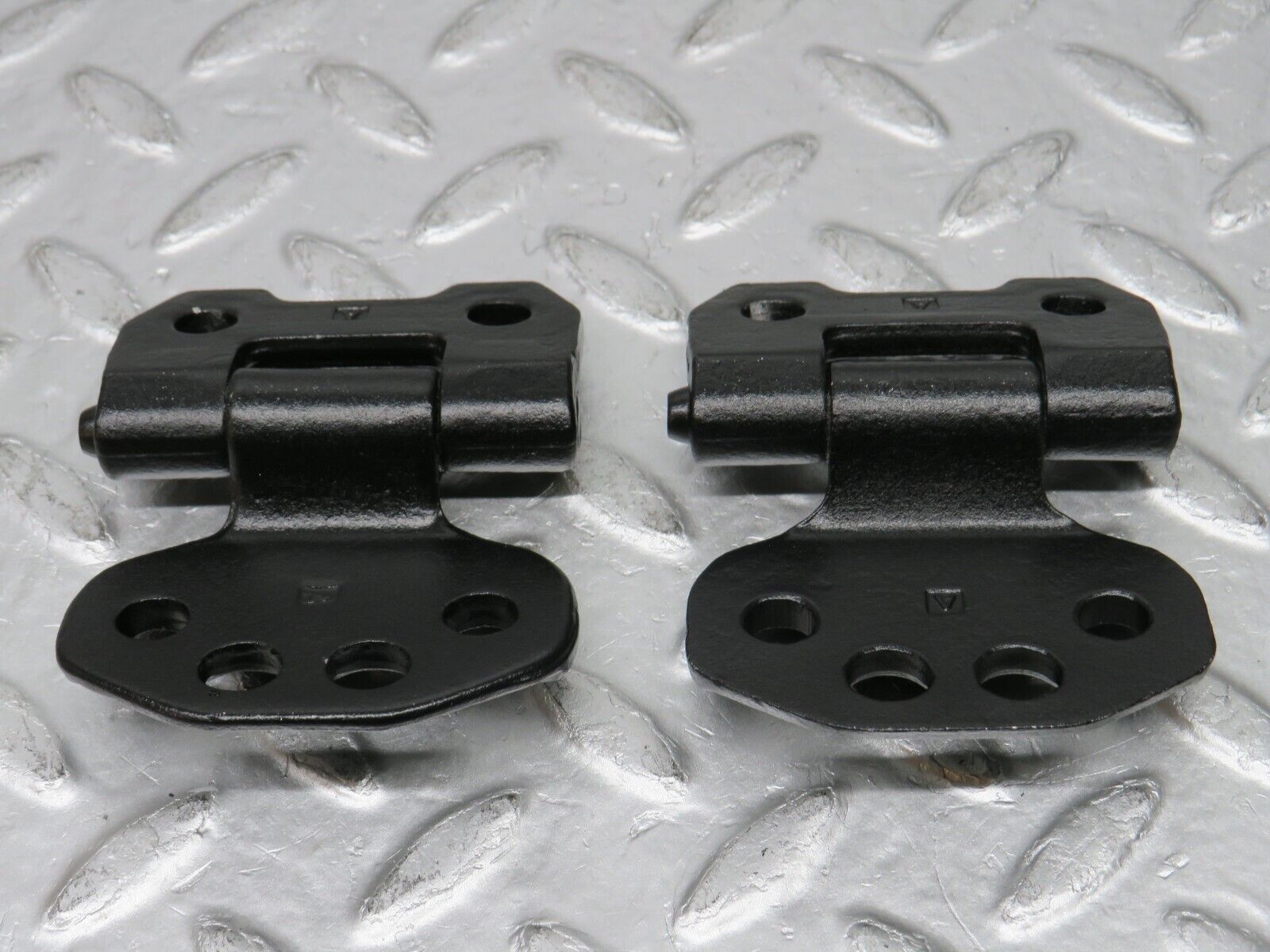 32558 Mercedes-Benz S124 300TE Wagon Door Hinge Left Side