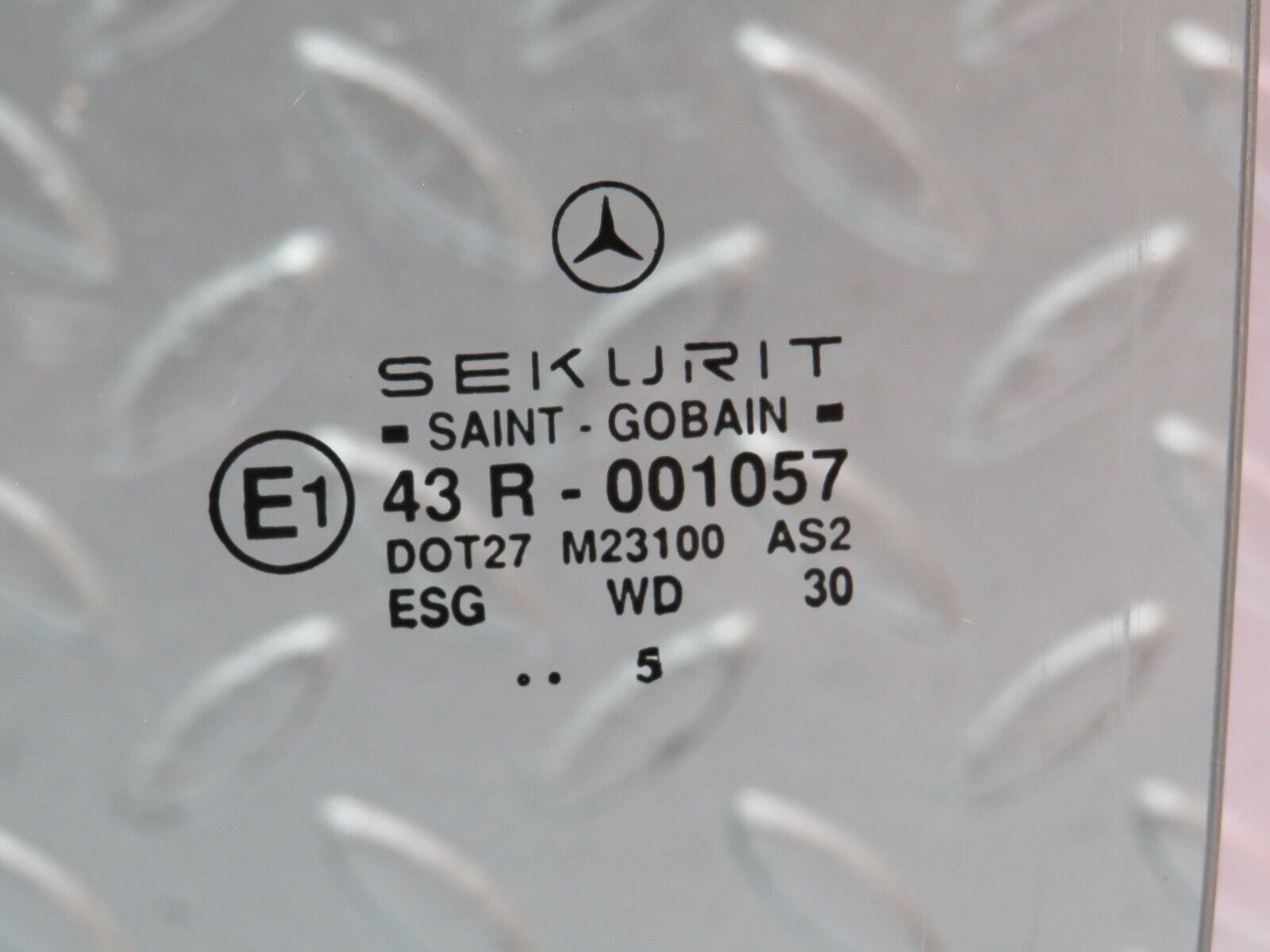 33264 Mercedes-Benz W202 C180 Rear Right Door Window Glass