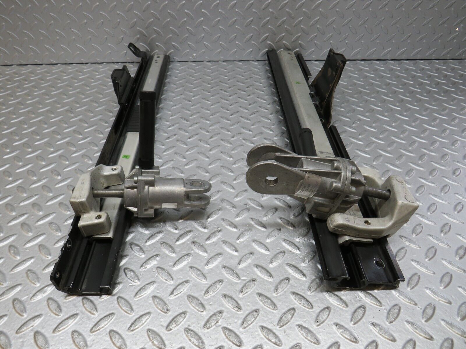 36844 Mercedes-Benz R129 300SL-24 Front Left Seat Rail 2x 1298200707 1298202107 1136201030 1136201020