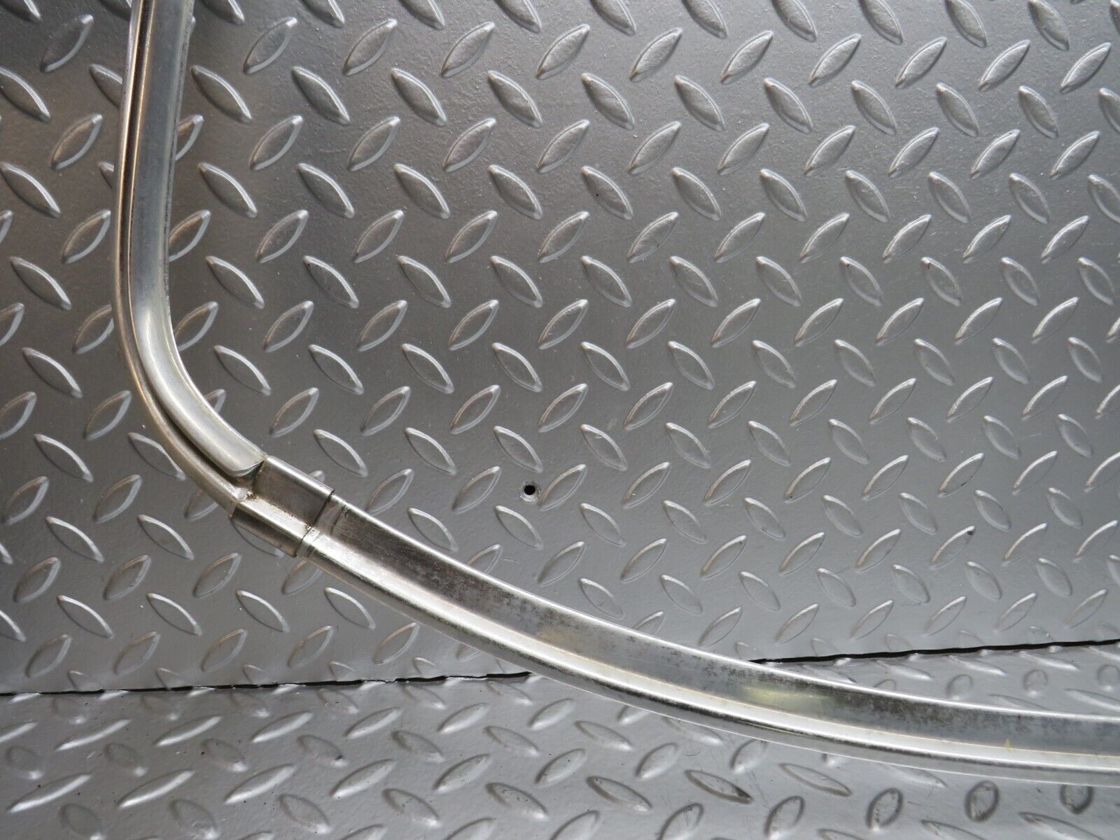 28614 Mercedes-Benz W123 280E Rear Windscreen Chrome Frame