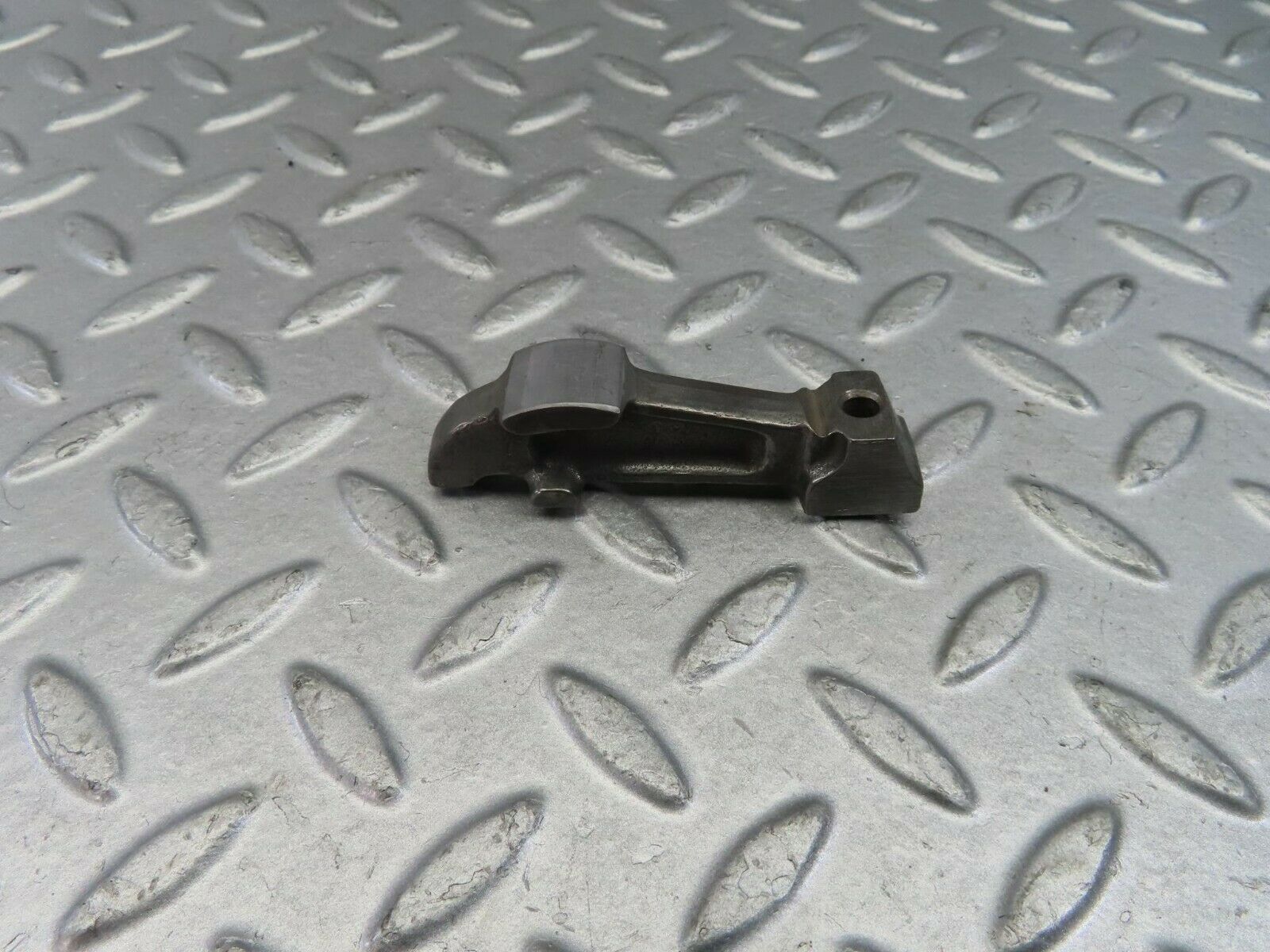 9136 Mercedes-Benz W108 Valve Rocker Arm With Retaining Spring