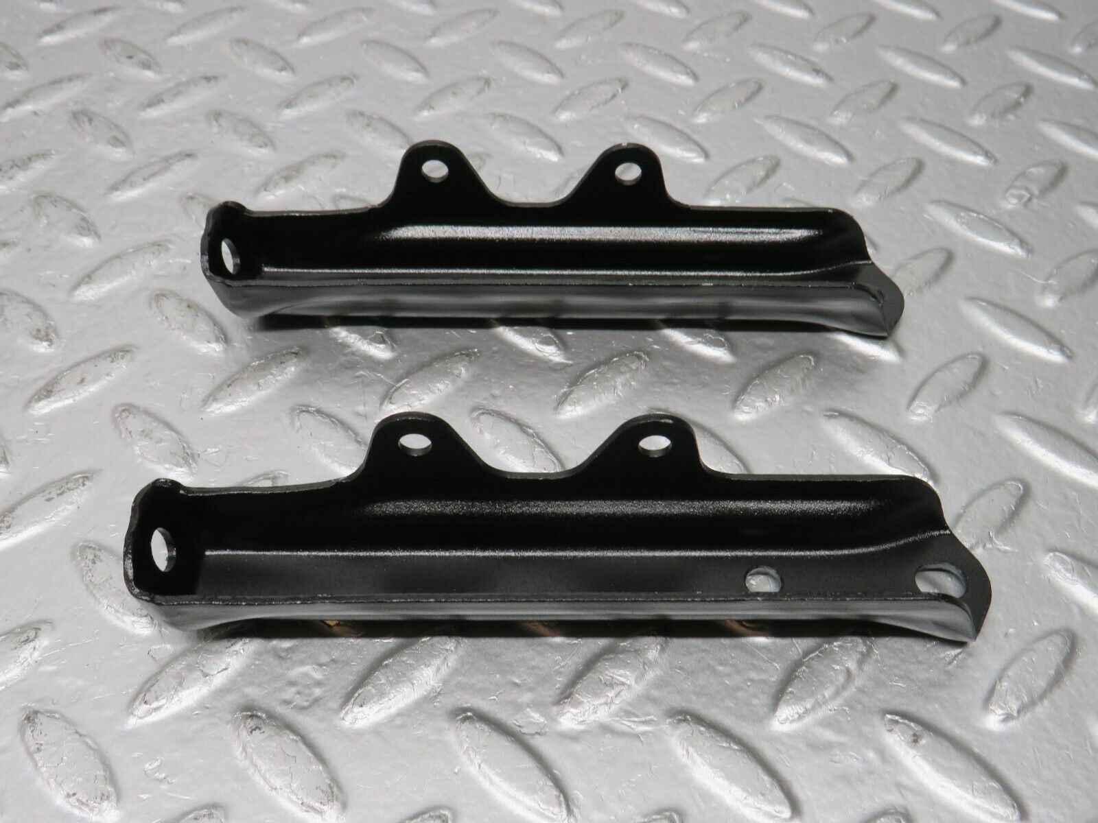 32671 Mercedes-Benz S124 300TE Wagon Air Intake Manifold Bracket