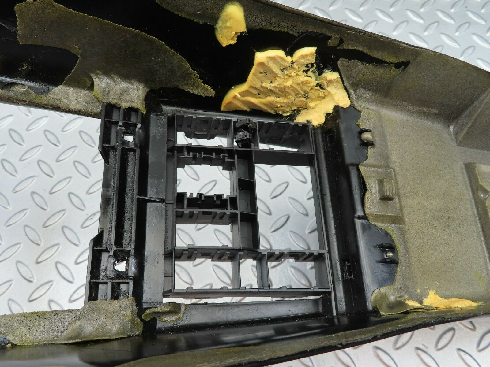 6456 Mercedes-Benz S124 E220 Wagon Centre Console Black