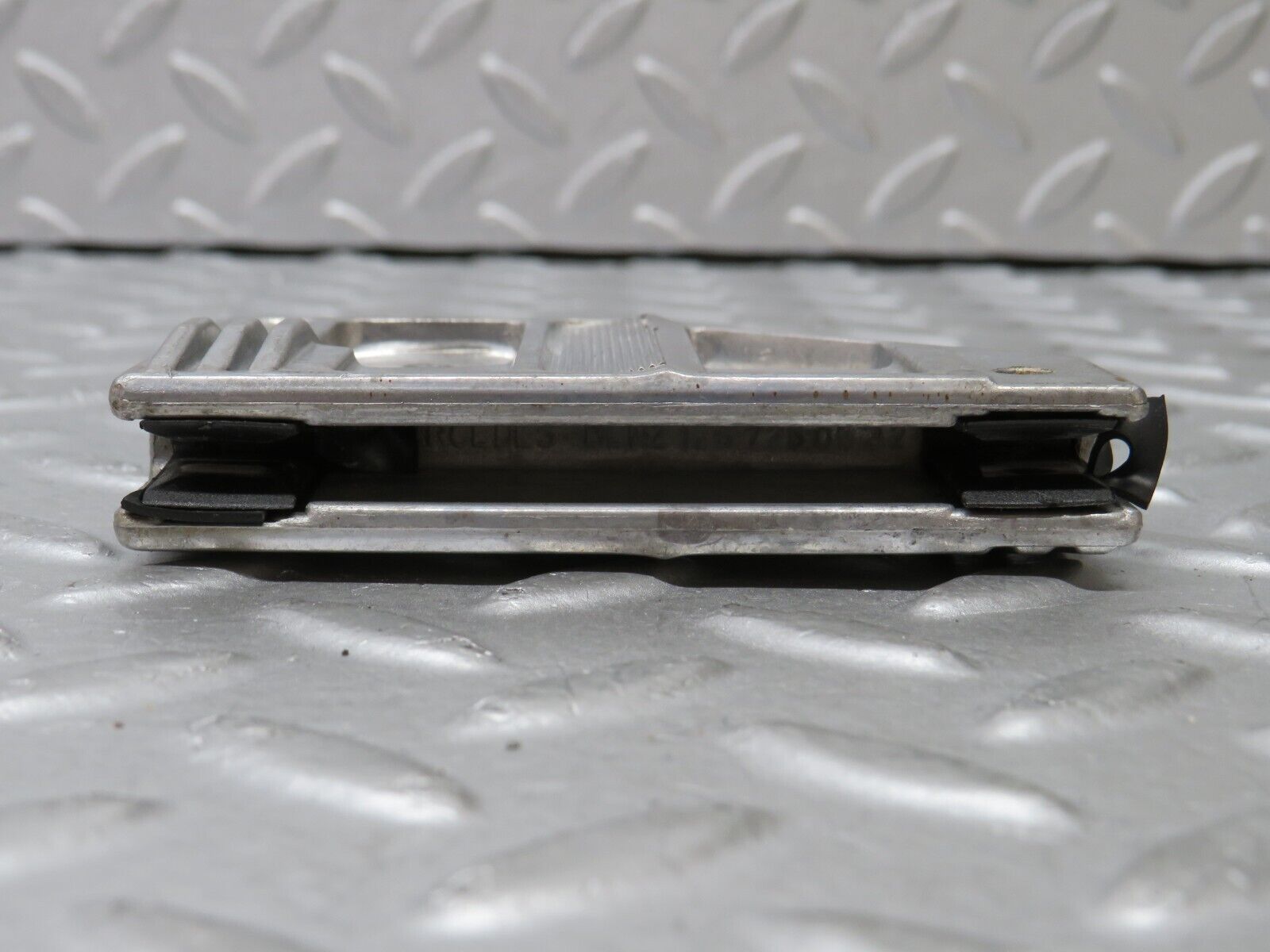 36885 Mercedes-Benz C126 420SEC Coupe Door Window Guide Bracket 1267250632