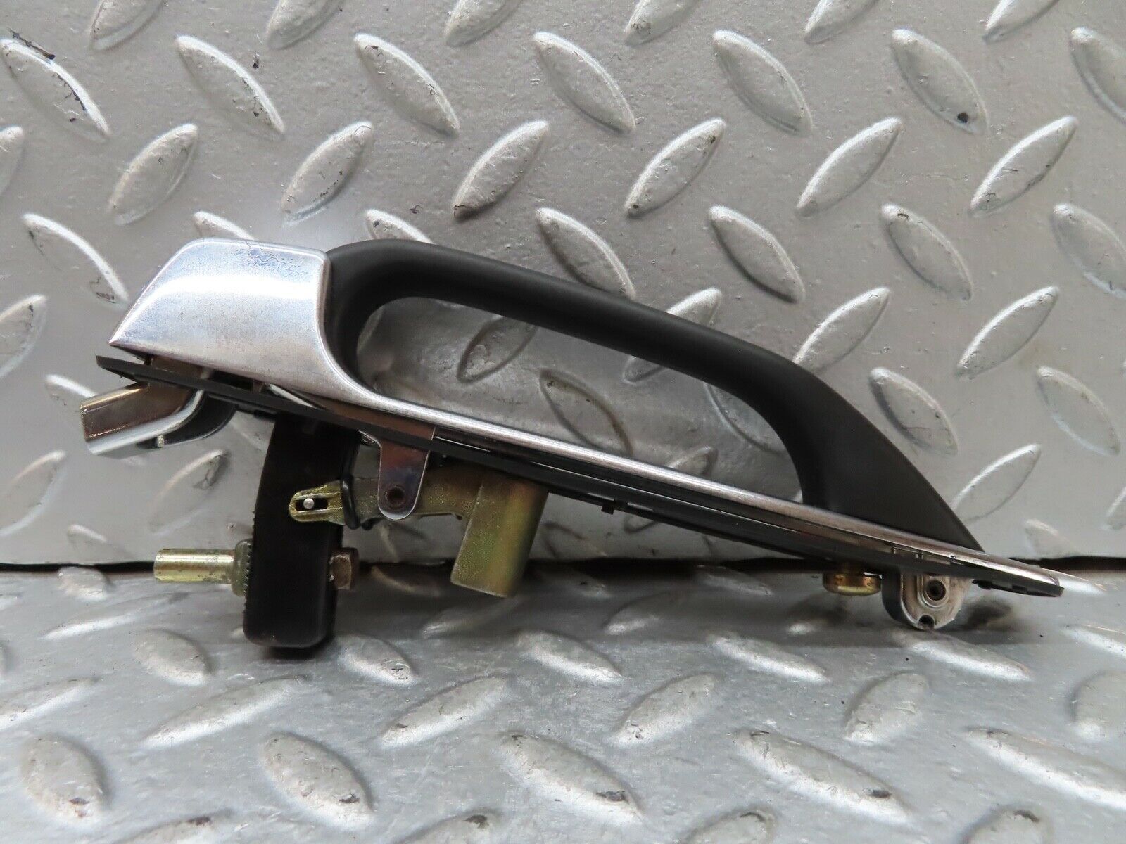 19149 Mercedes-Benz W123 300D Rear Exterior Door Handle 1237600359