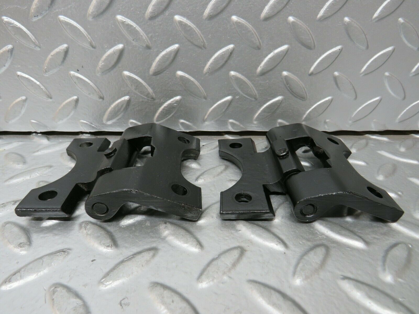 23890 Mercedes-Benz C107 450SLC Coupe Door Hinge Left Pair