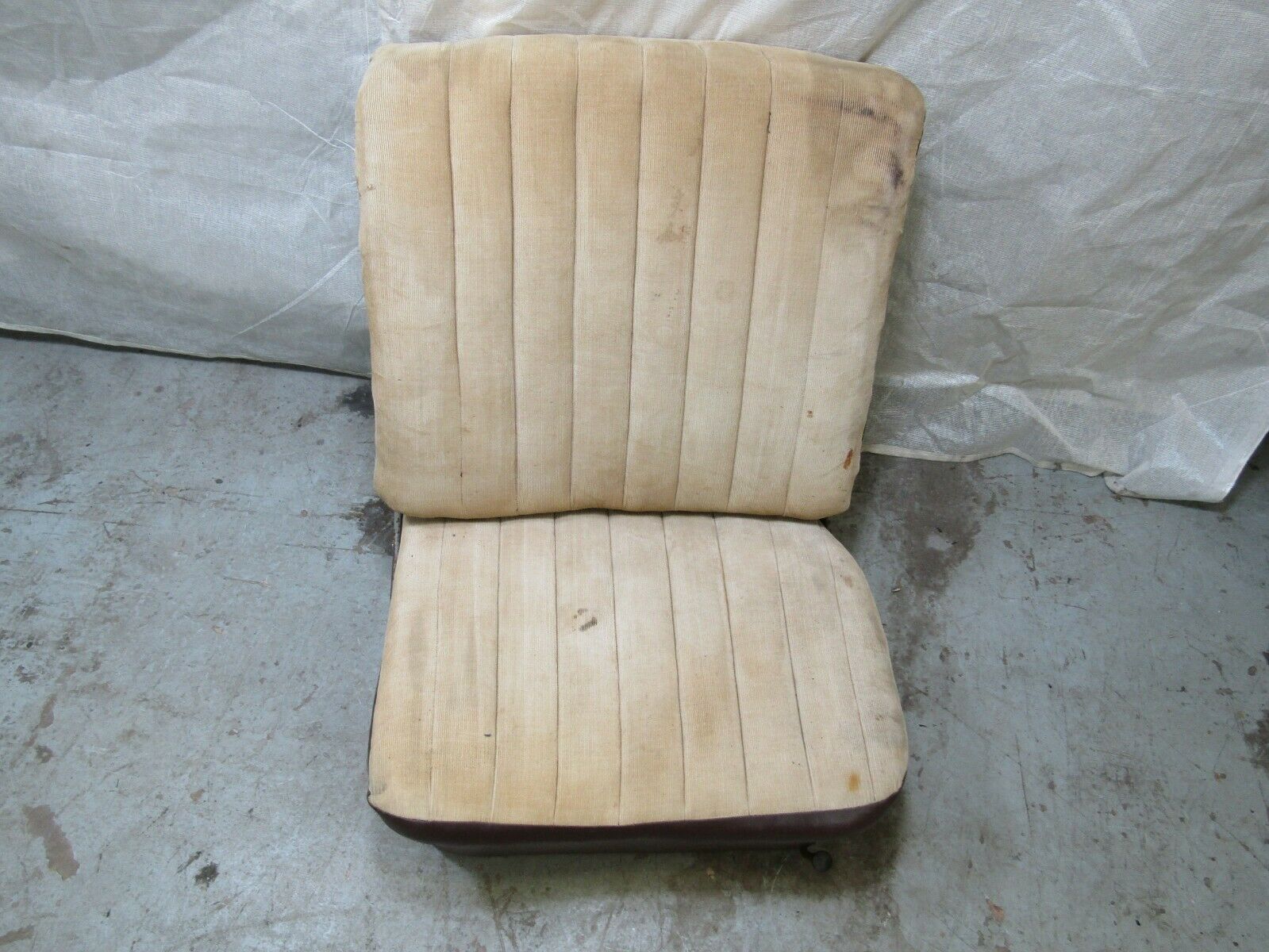 3253 Mercedes-Benz W120 PONTON Front Right Seat Creme Fabric