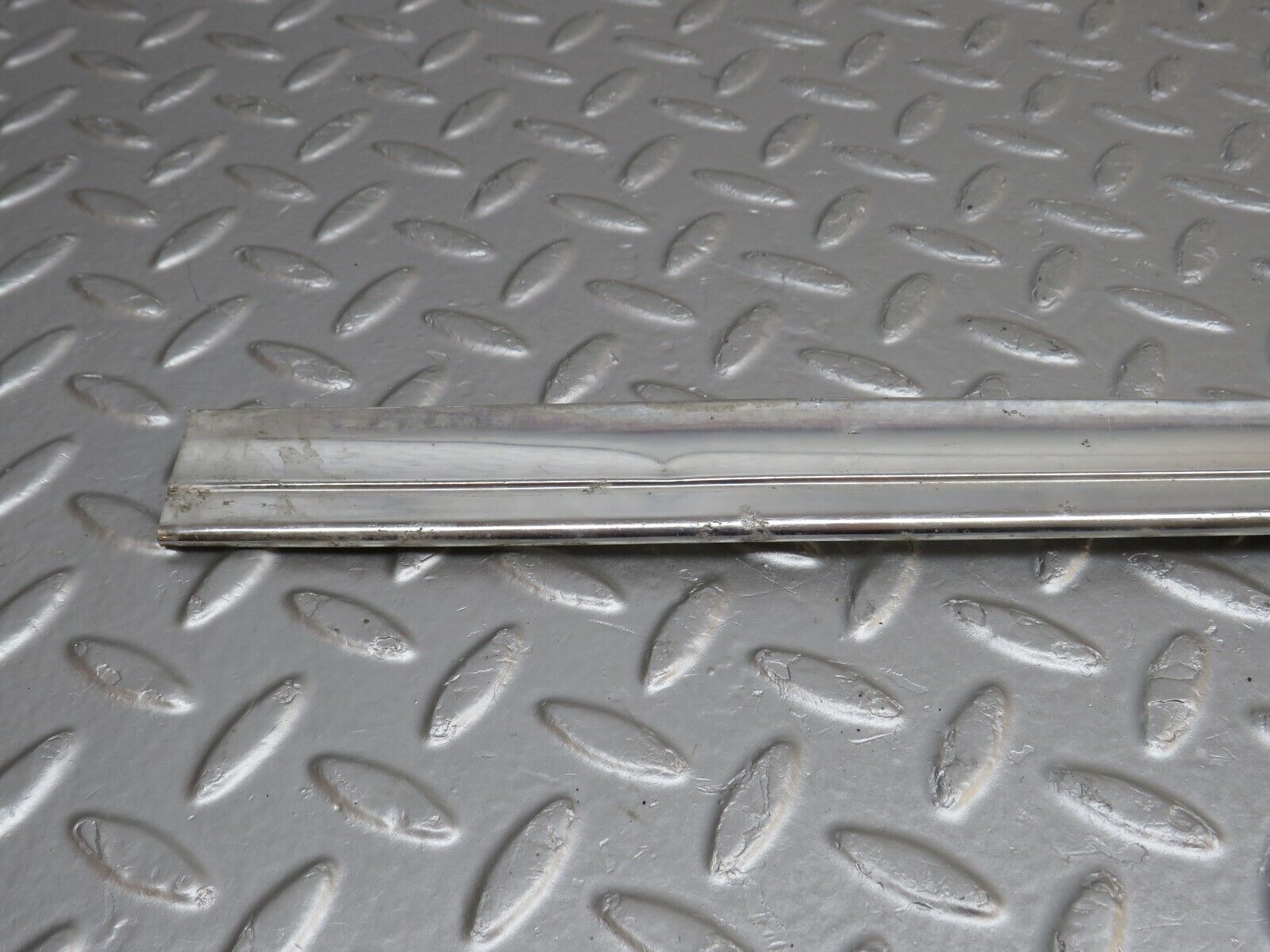 40492 Mercedes-Benz W110 230 Rear Windscreen Chrome Frame