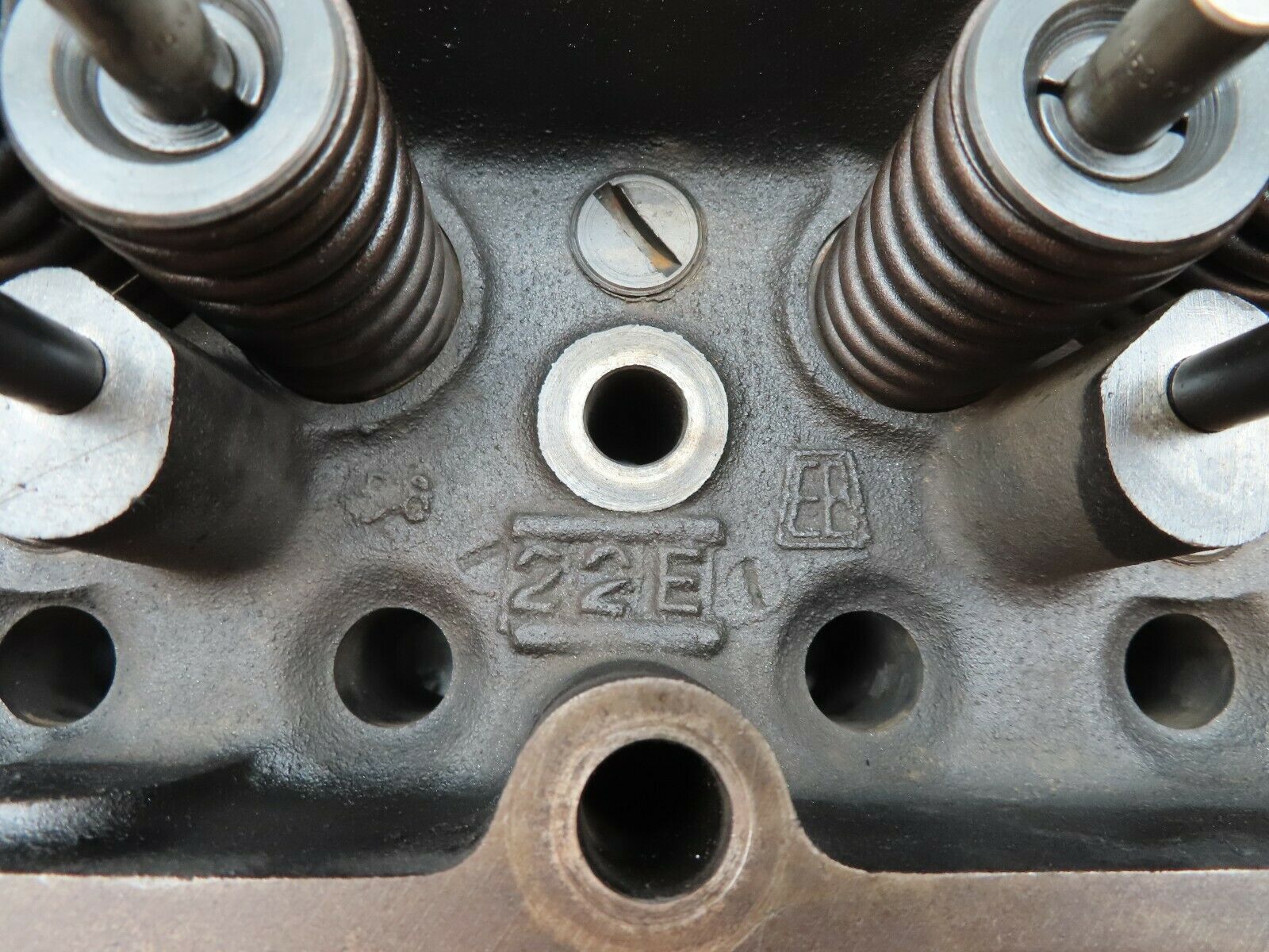 0352 Mercedes-Benz W120 180D Ponton Cylinder Head 6360160501