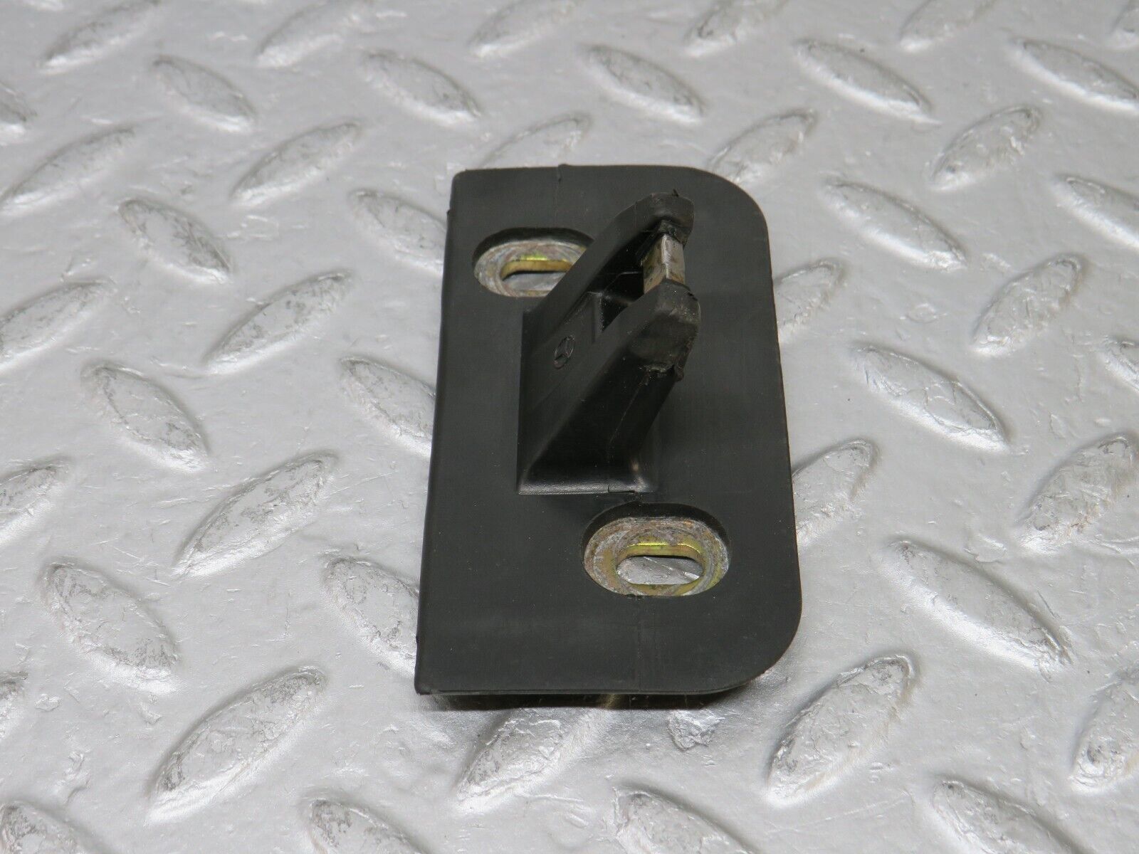 37736 Mercedes-Benz A124 320E Cabriolet Trunk Lock Latch