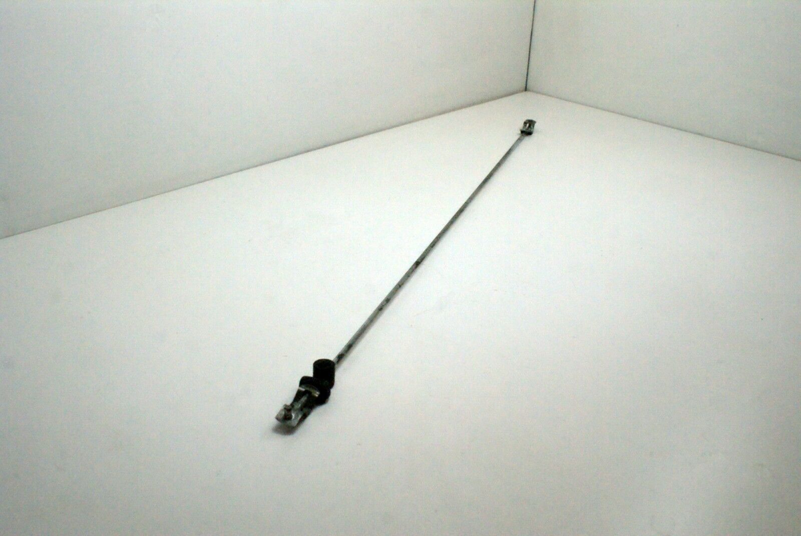 2070 Mercedes-Benz W105 219 PONTON Door Lock Control Bar Front Left