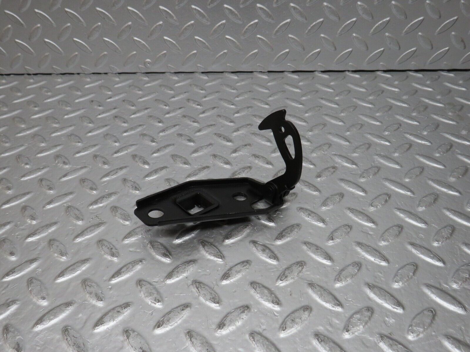 31782 Mercedes-Benz W201 190LE 1.8L Bonnet Safety Latch 2018800560