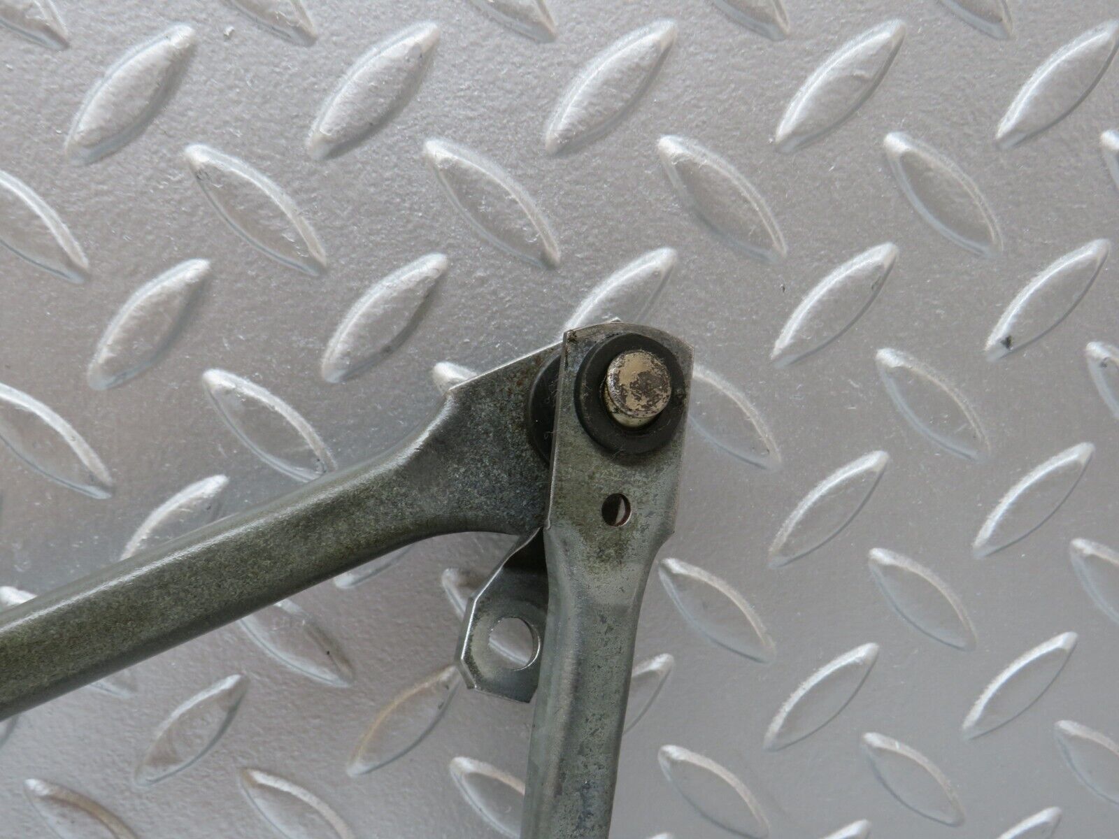 28364 Mercedes-Benz S123 240D Wagon Windscreen Wiper Linkage