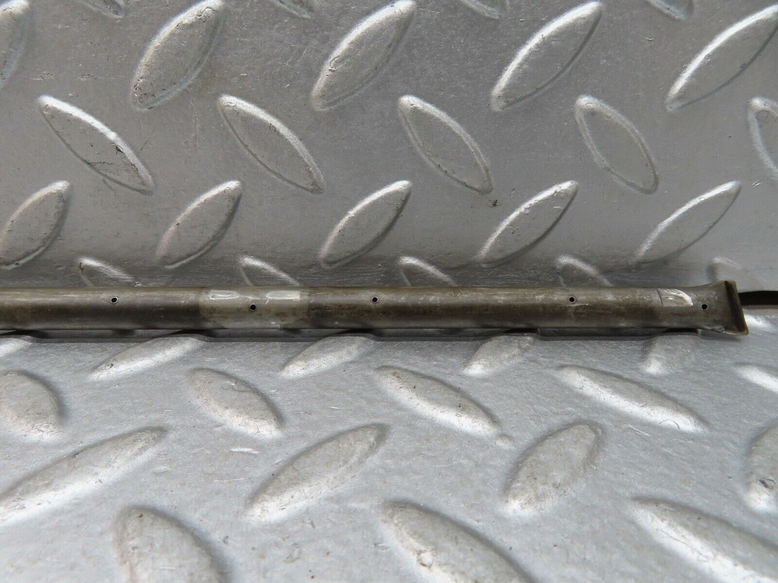 19248 Mercedes-Benz W123 300D Camshaft Oil Tube