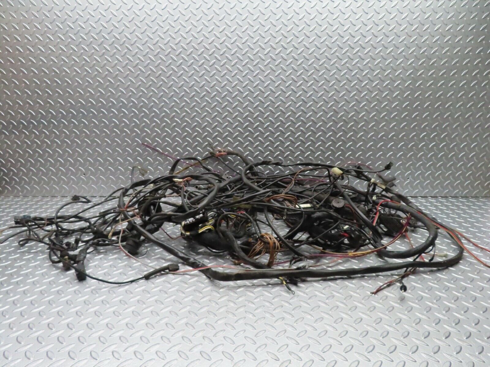 21251 Mercedes-Benz W123 230E Engine Chassis Body Wire Wiring Harness