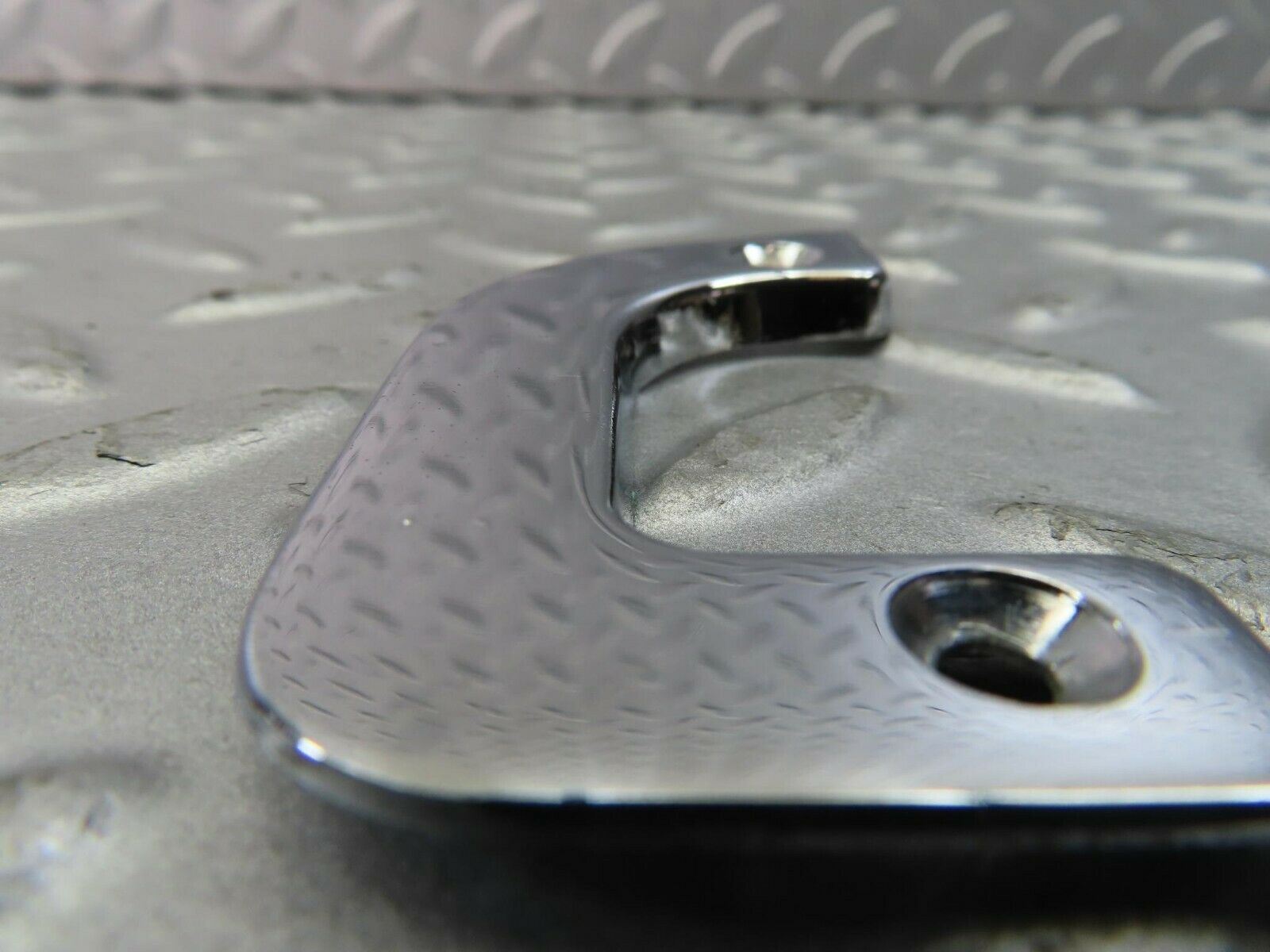 9055 Mercedes-Benz W115 Right Interior Chrome Door Latch Trim