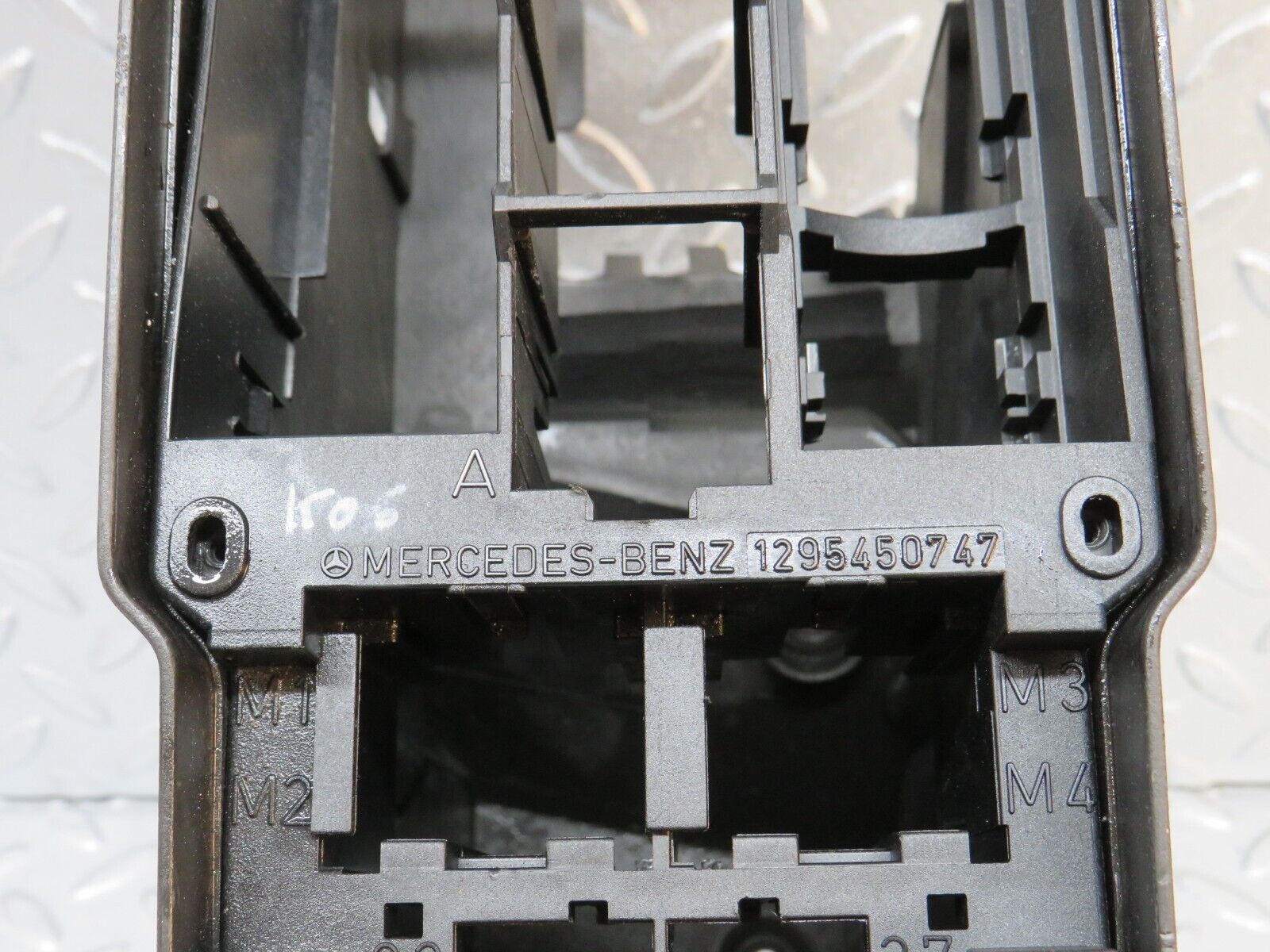 39353 Mercedes-Benz R129 320SL Coupe Fuse Box Housing 1295401150 1295450403 1295450747