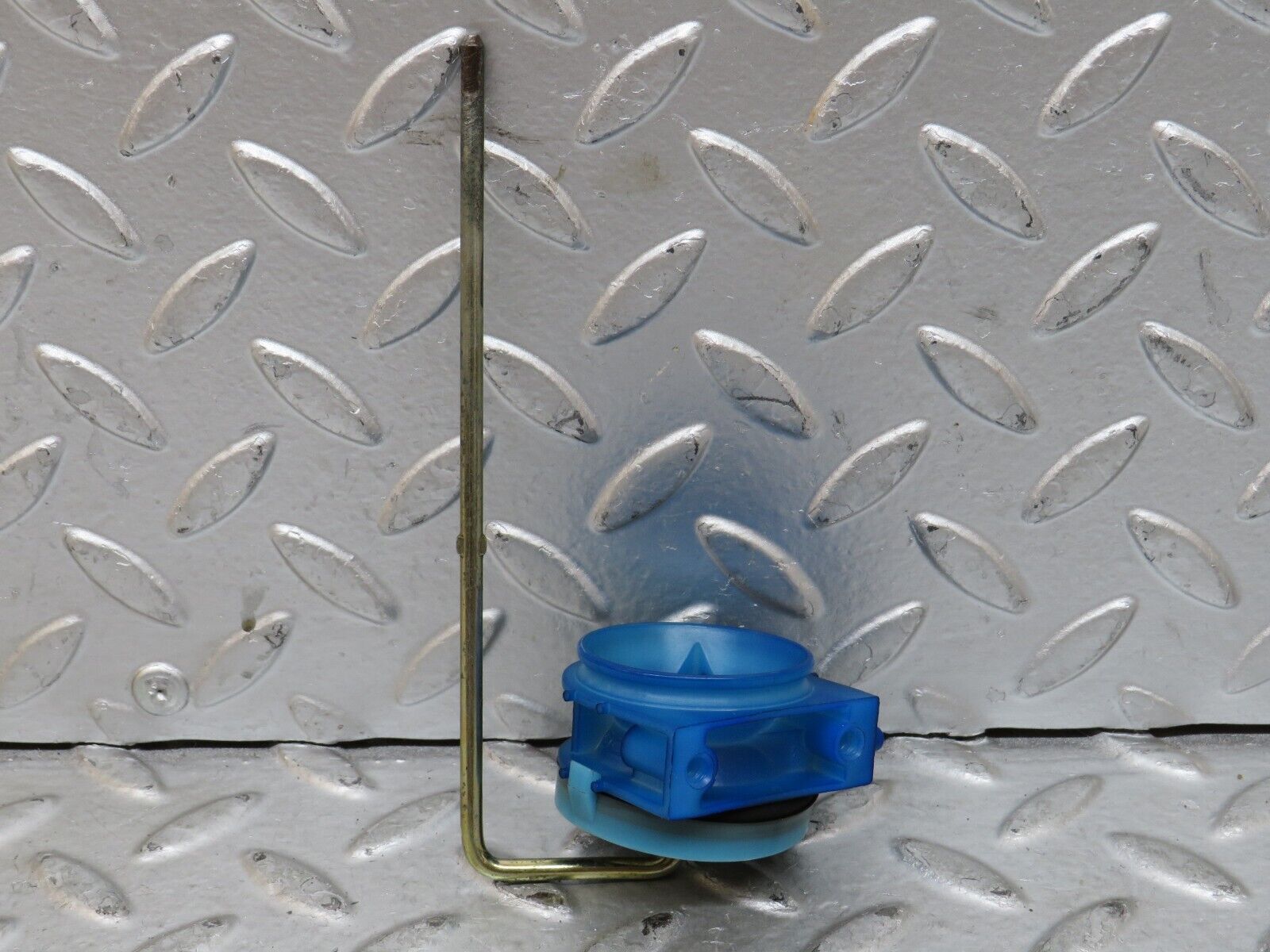 28371 Mercedes-Benz S123 240D Wagon Fuel Tank Flap Cap Vacuum Actuator