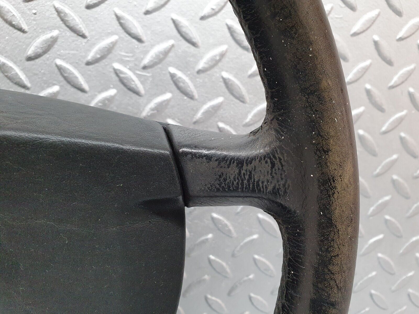 41182 Mercedes-Benz W126 300SE Leather Steering Wheel 1264640017