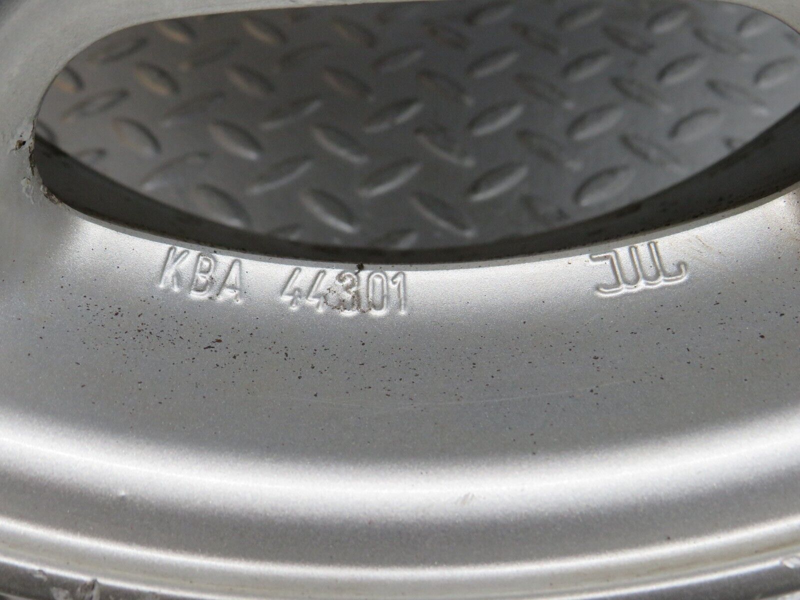 38188 Mercedes-Benz A124 Alloy Wheel 7Jx15H2 ET37 KBA44301