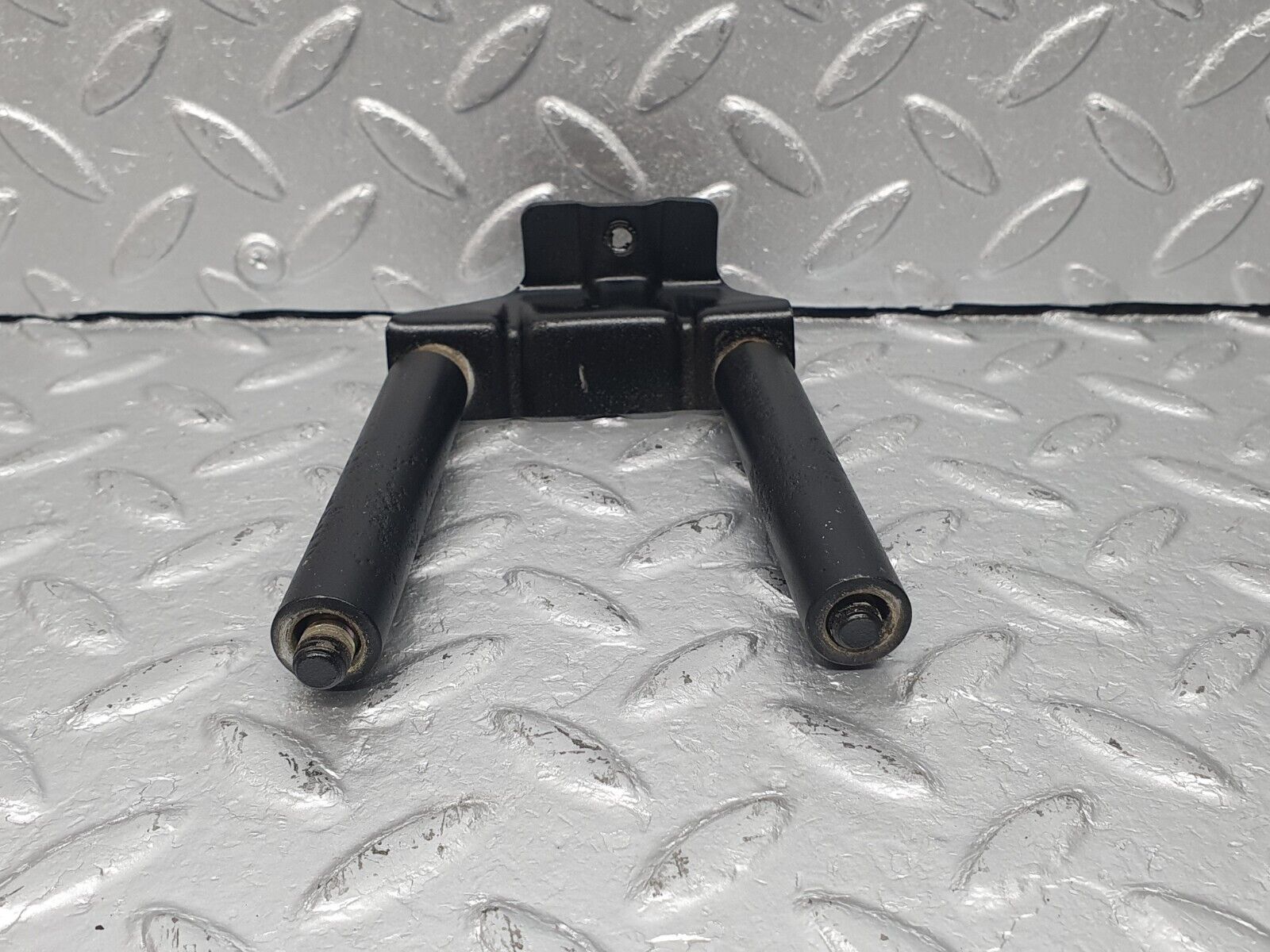 40735 Mercedes-Benz W123 300D Power Steering Hose Pipe Bracket