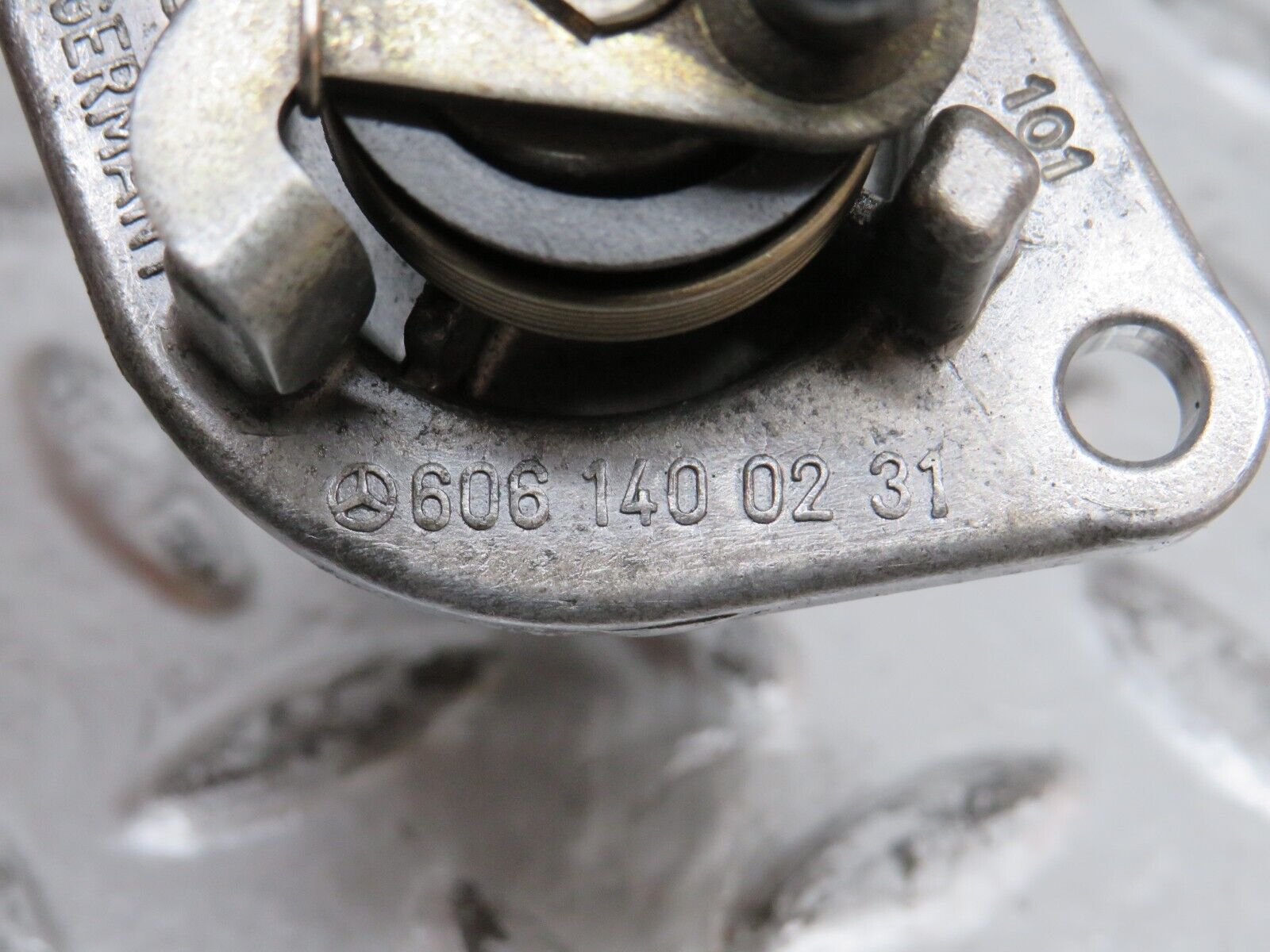 27814 Mercedes-Benz S124 300TE Wagon Intake Valve Pierburg 6061400231