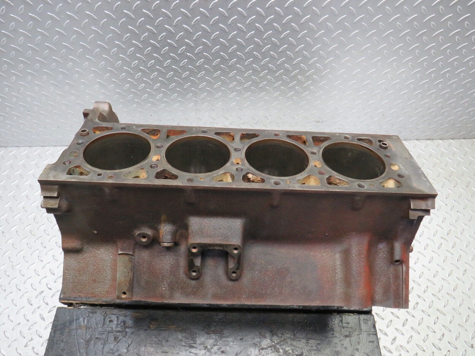 37675 Mercedes-Benz W109 300SE Engine Block M116.981 1160110601