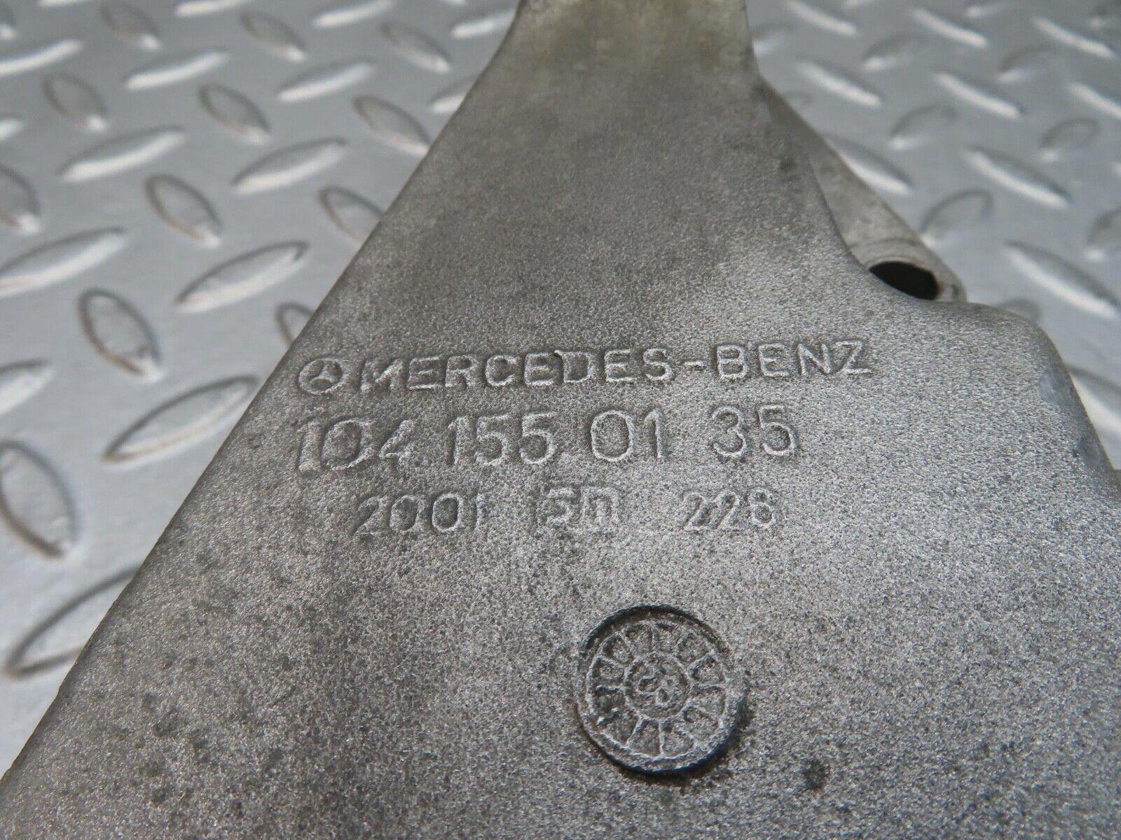 12207 Mercedes-Benz R129 300SL Coupe Alternator Generator Bracket 1041550135