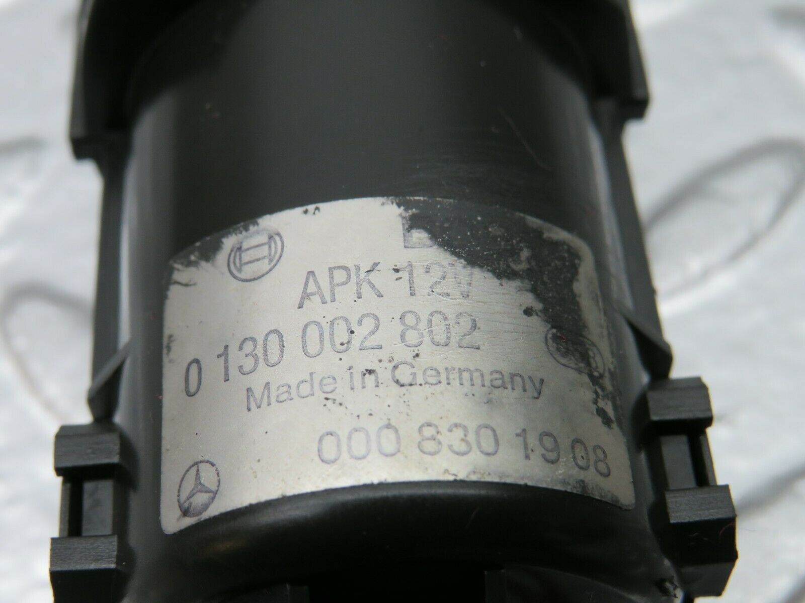 22404 Mercedes-Benz C124 E220 Coupe Temperature Sensor 0008301908 0130002802