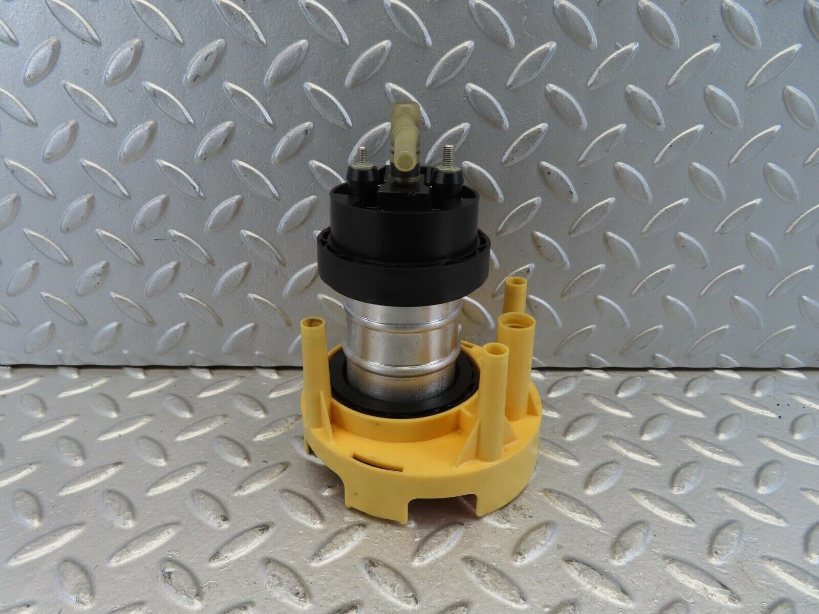 11250 Mercedes-Benz W221 S320 Fuel Pump Bosch 0580464107