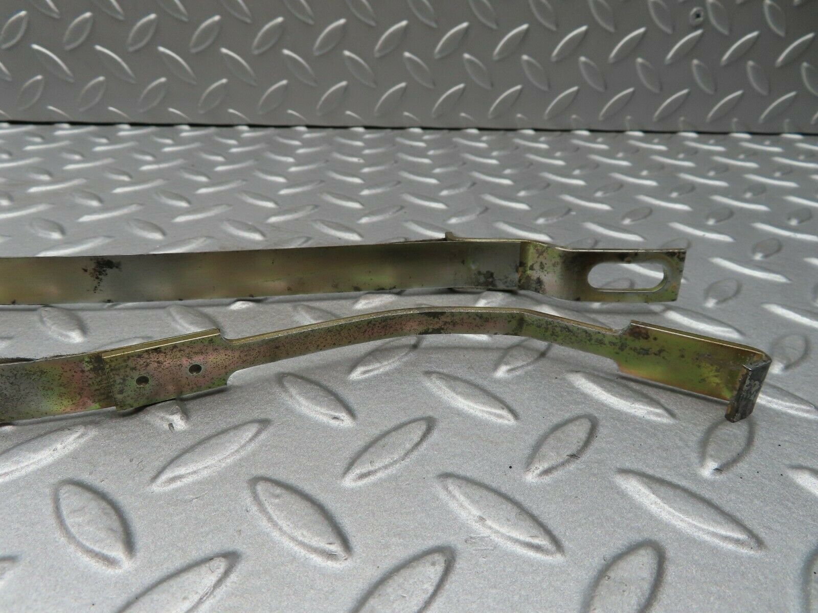 4549 Mercedes-Benz W123 230E Heater Box Holder Strap