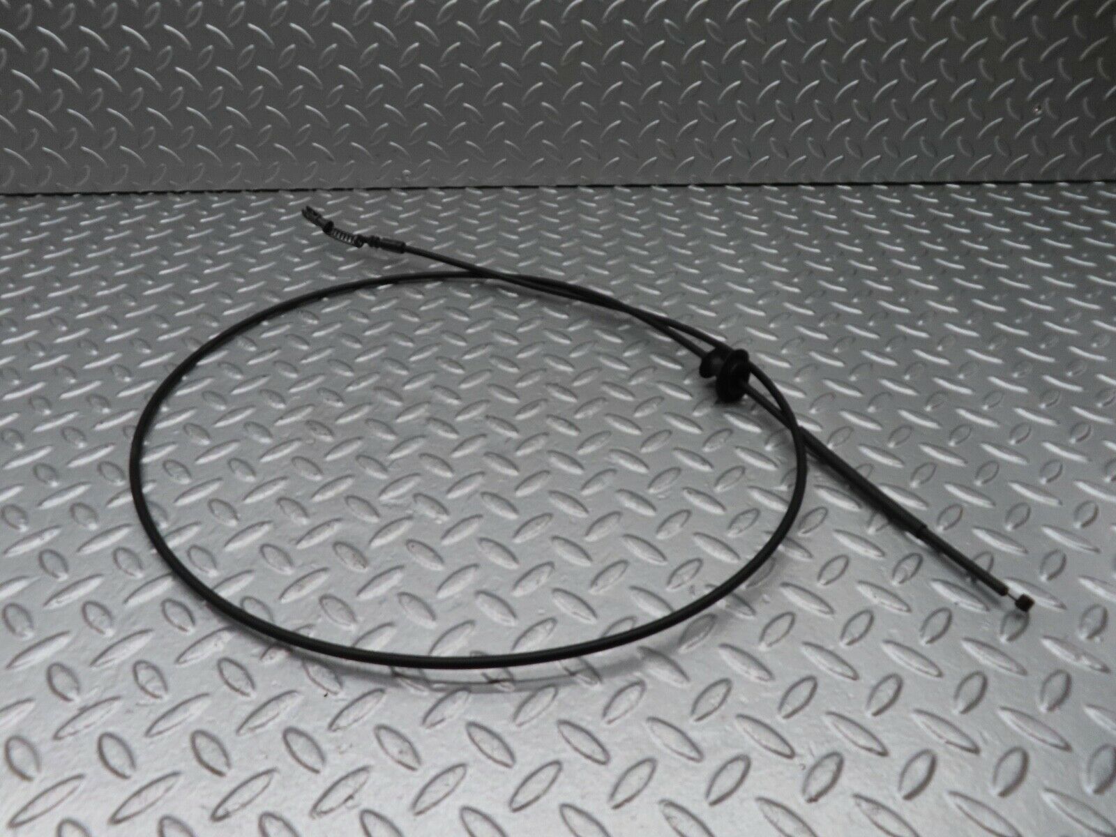 18137 Mercedes-Benz W123 200 Bonnet Release Cable