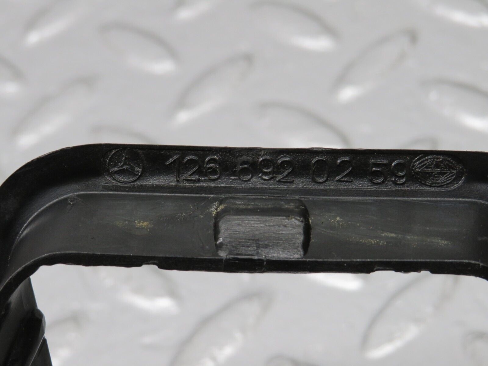 34319 Mercedes-Benz C126 380SEC Seat Belt Presenter Cover Trim 1266920259