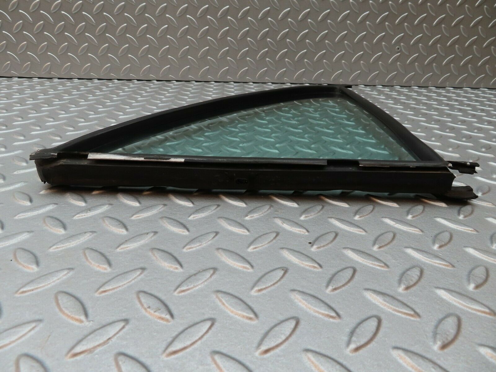 4466 Mercedes-Benz W123 230E Rear Right Quarter Glass