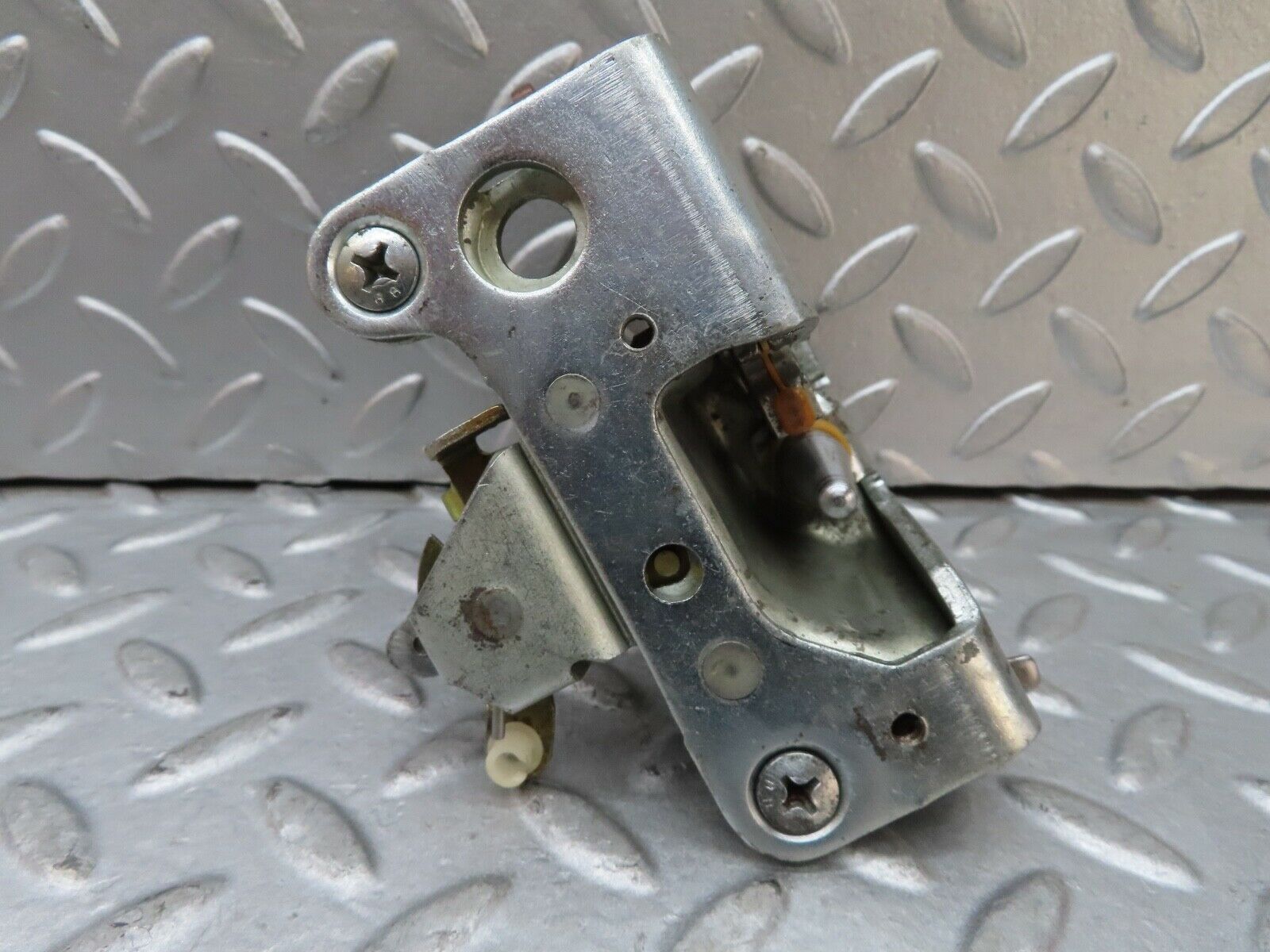 17656 Mercedes-Benz W116 450SEL Rear Left Door Lock Mechanism