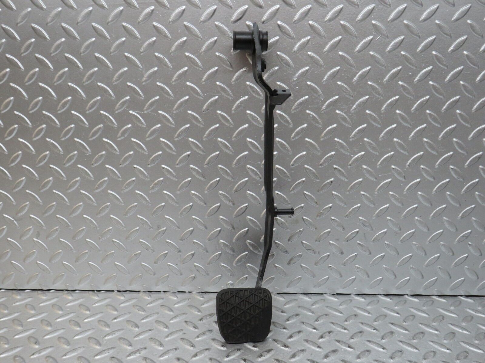 28446 Mercedes-Benz S123 240D Wagon Clutch Pedal With Rubber