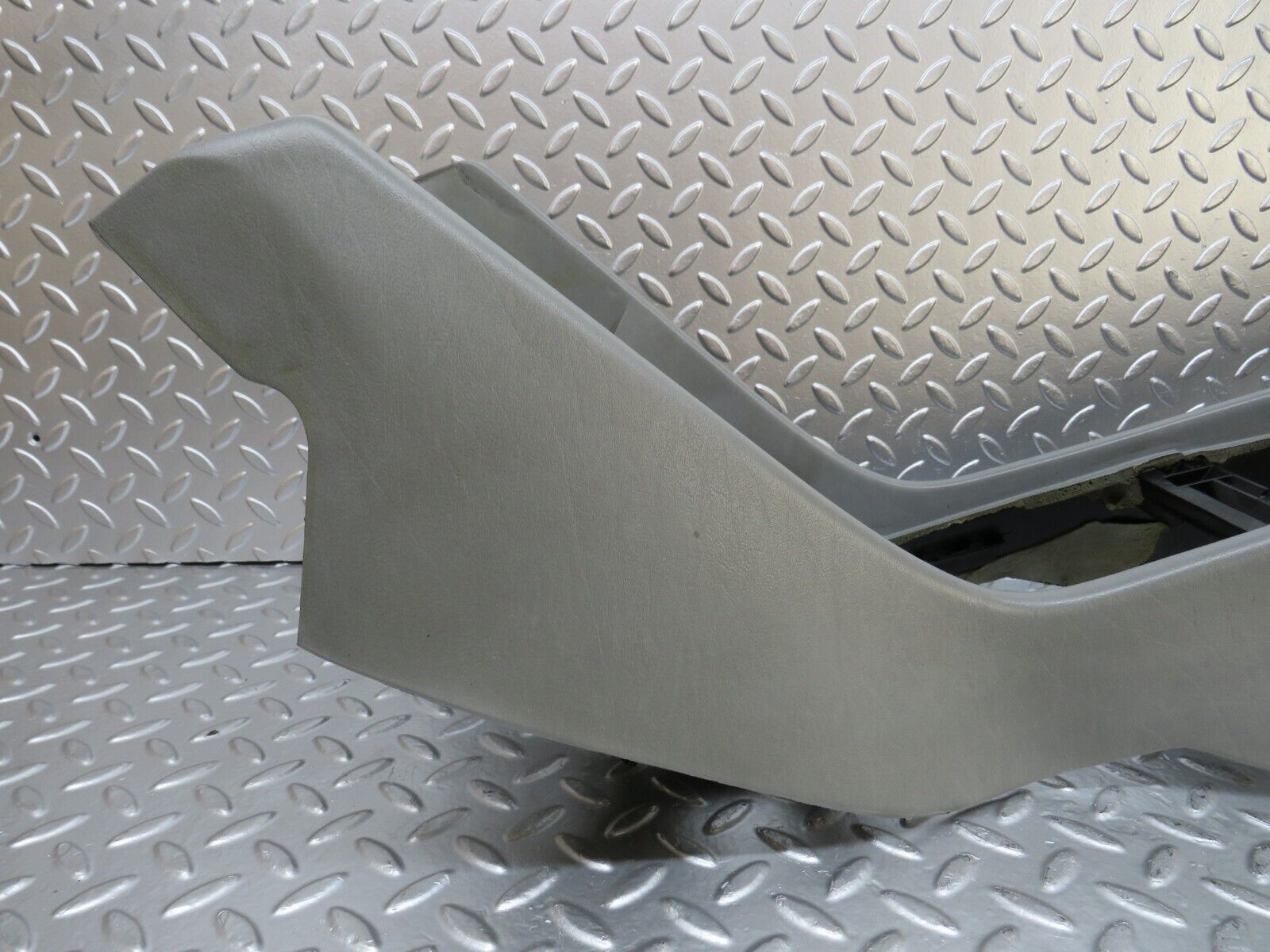 25884 Mercedes-Benz W124 280E Centre Console Grey