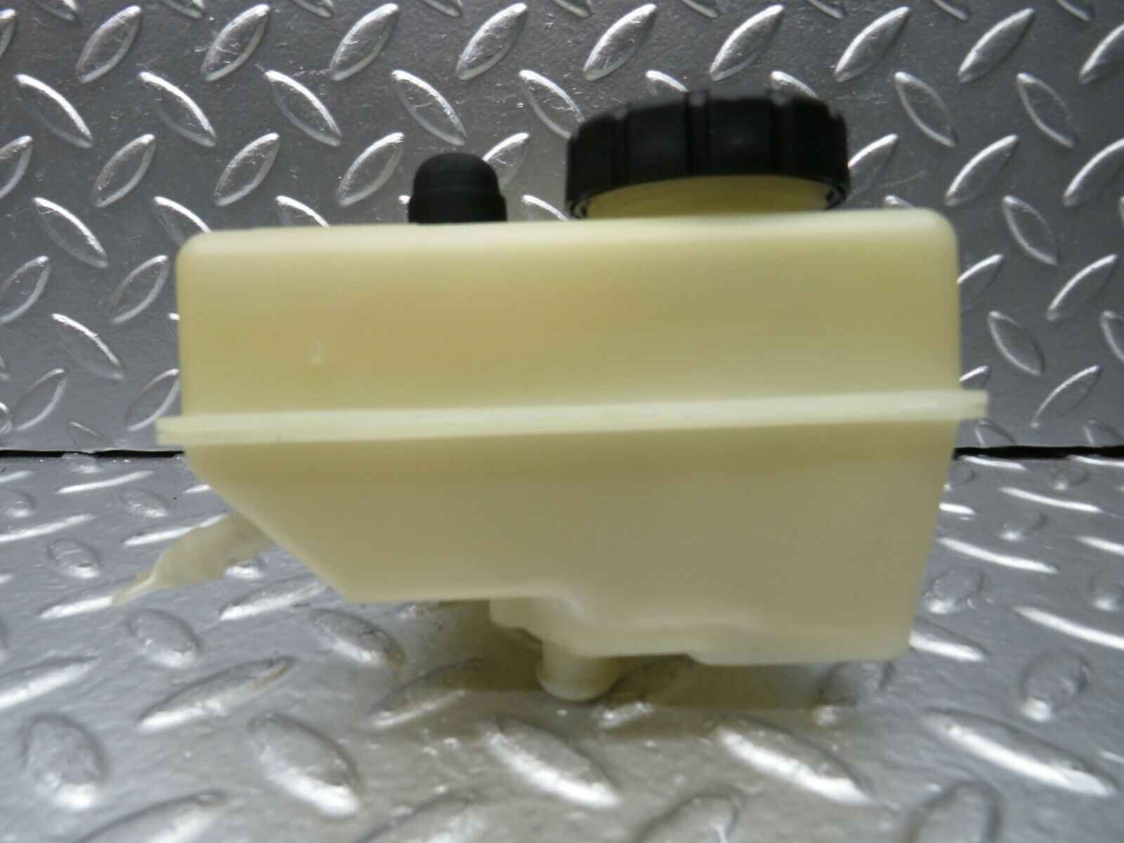 22416 Mercedes-Benz C124 E220 Coupe Brake Fluid Reservoir Tank 2024300002