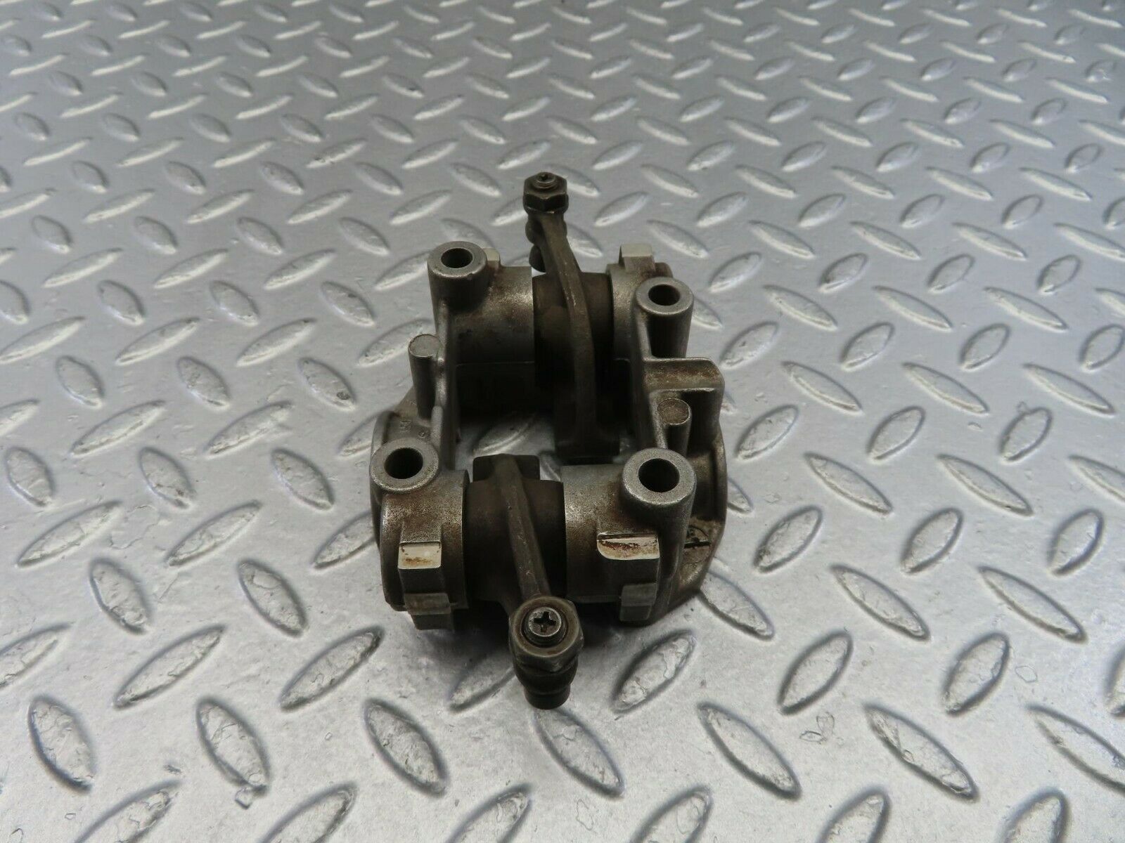 10075 Mercedes-Benz C123 230CE Coupe Rocker Arms Camshaft Bearing Block 1020510010