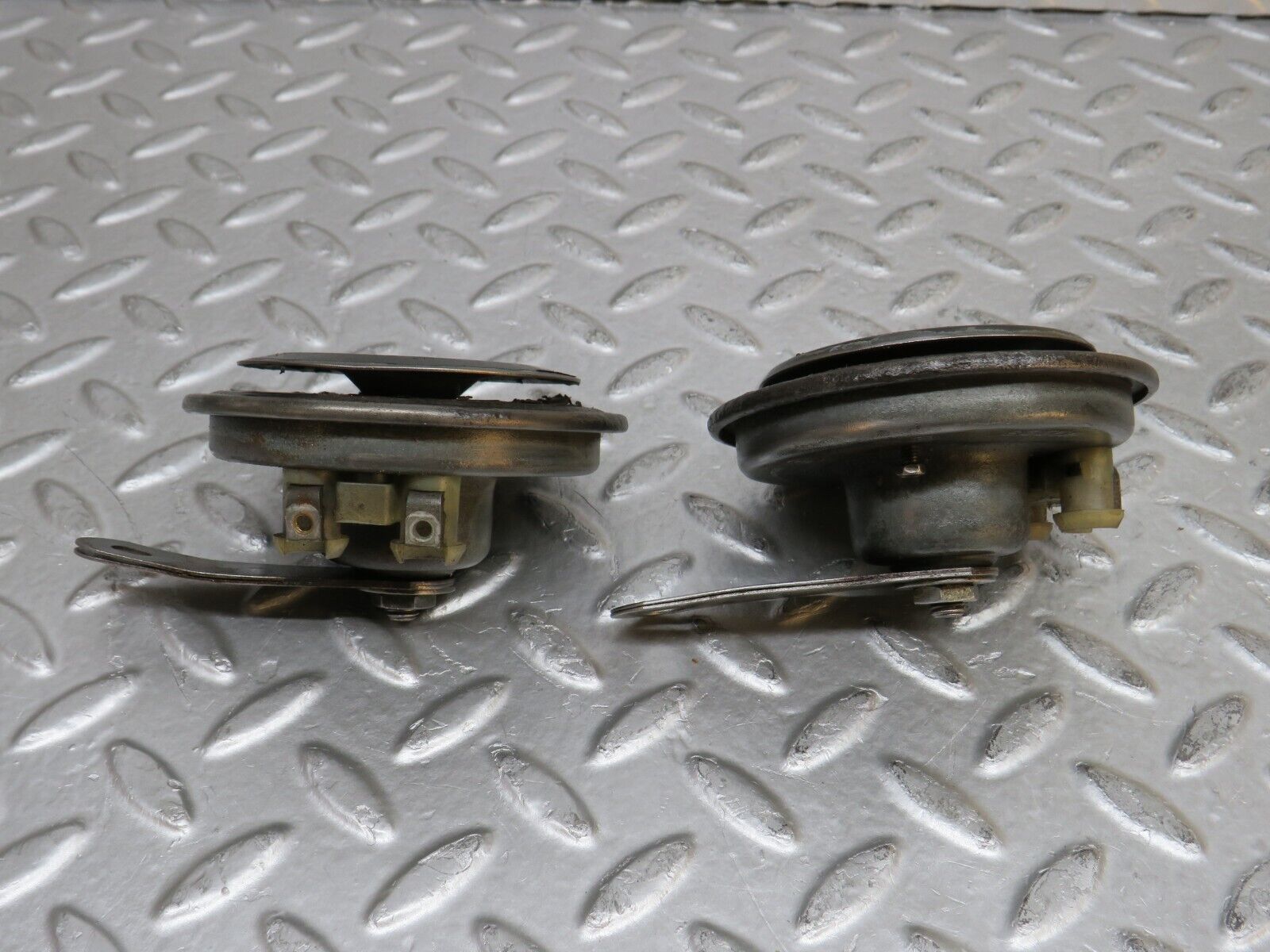 29424 Mercedes-Benz W124 230E Horn Bosch Pair 20016