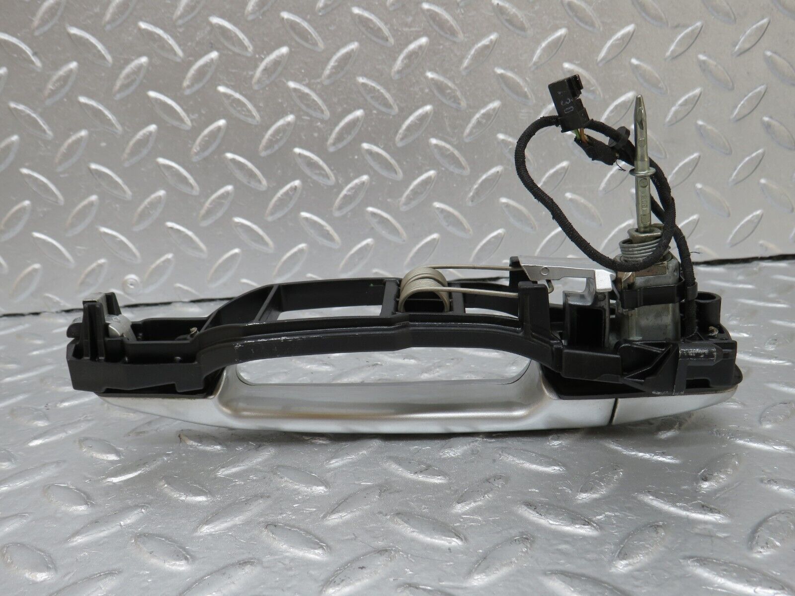 34696 Mercedes-Benz W210 320E Front Right Exterior Door Handle No Key