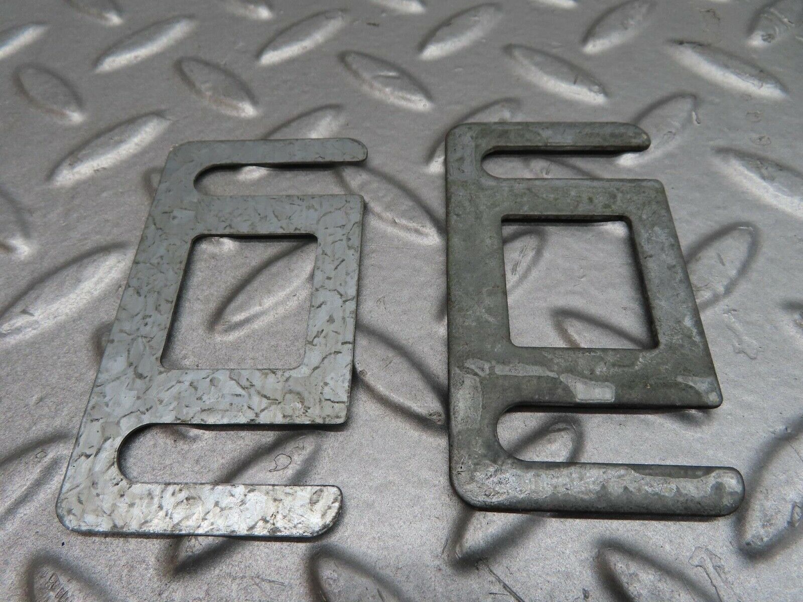 7037 Mercedes-Benz W123 230E Door Lock Latch Left Side