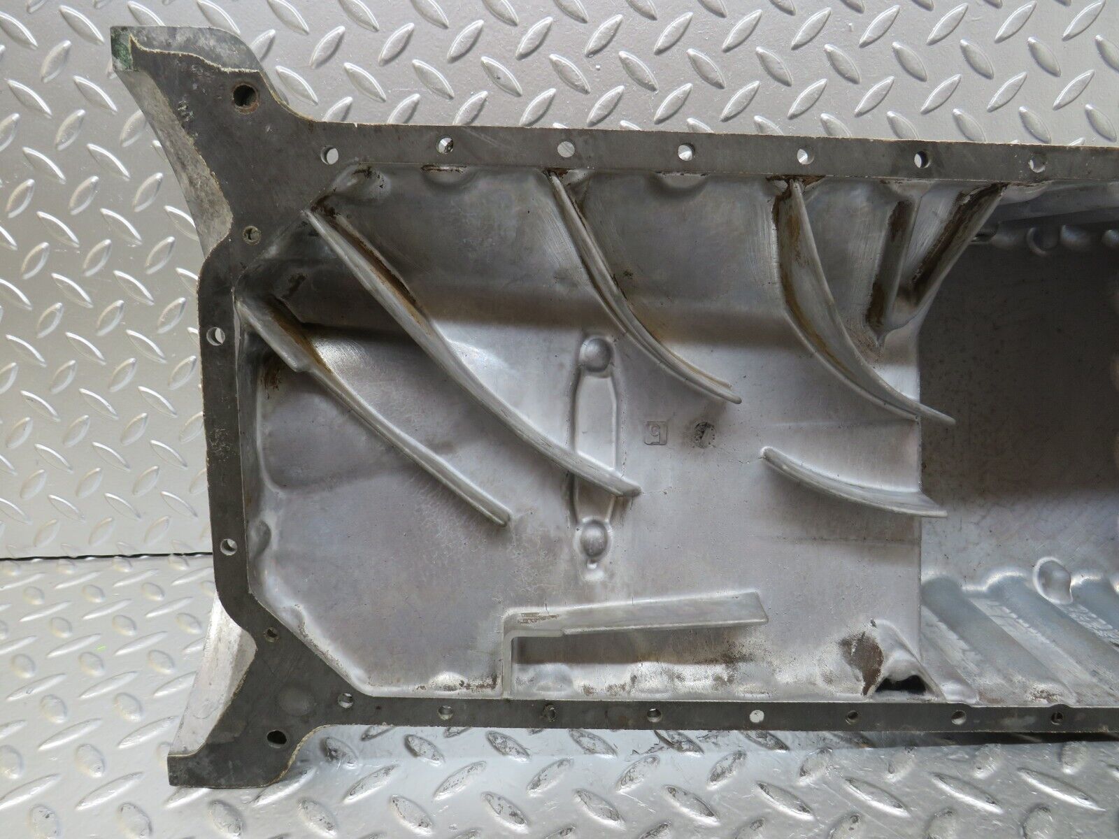 26085 Mercedes-Benz W123 200 Oil Pan Oil Sump 1020141202