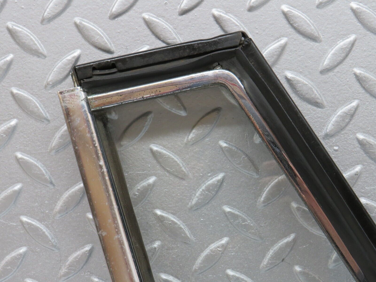 40500 Mercedes-Benz W110 230 Front Right Quarter Window